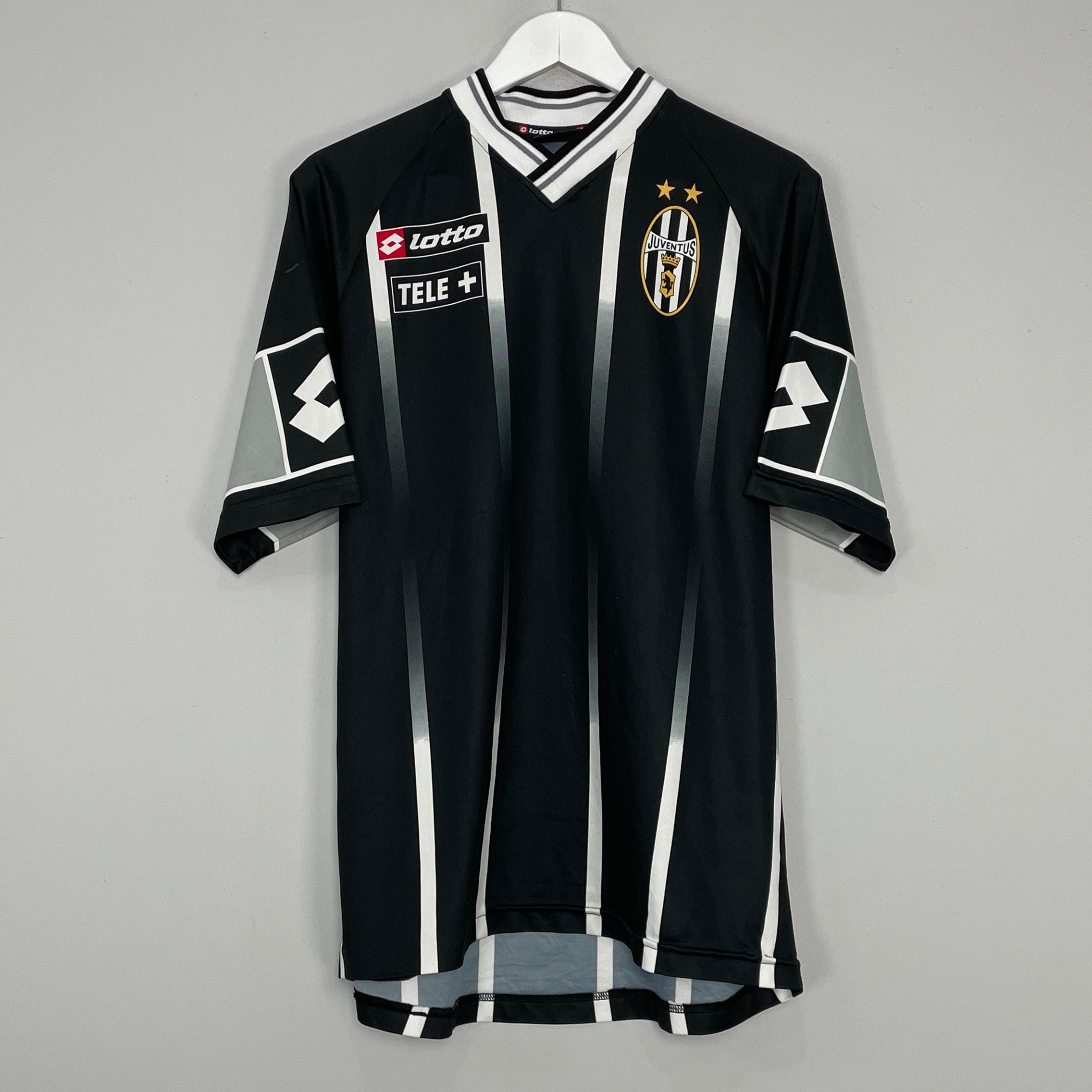 Shop 2000/01 JUVENTUS TRAINING SHIRT (XL) LOTTO, classic football shirts, vintage football shirts & retro soccer jerseys at Cult Kits