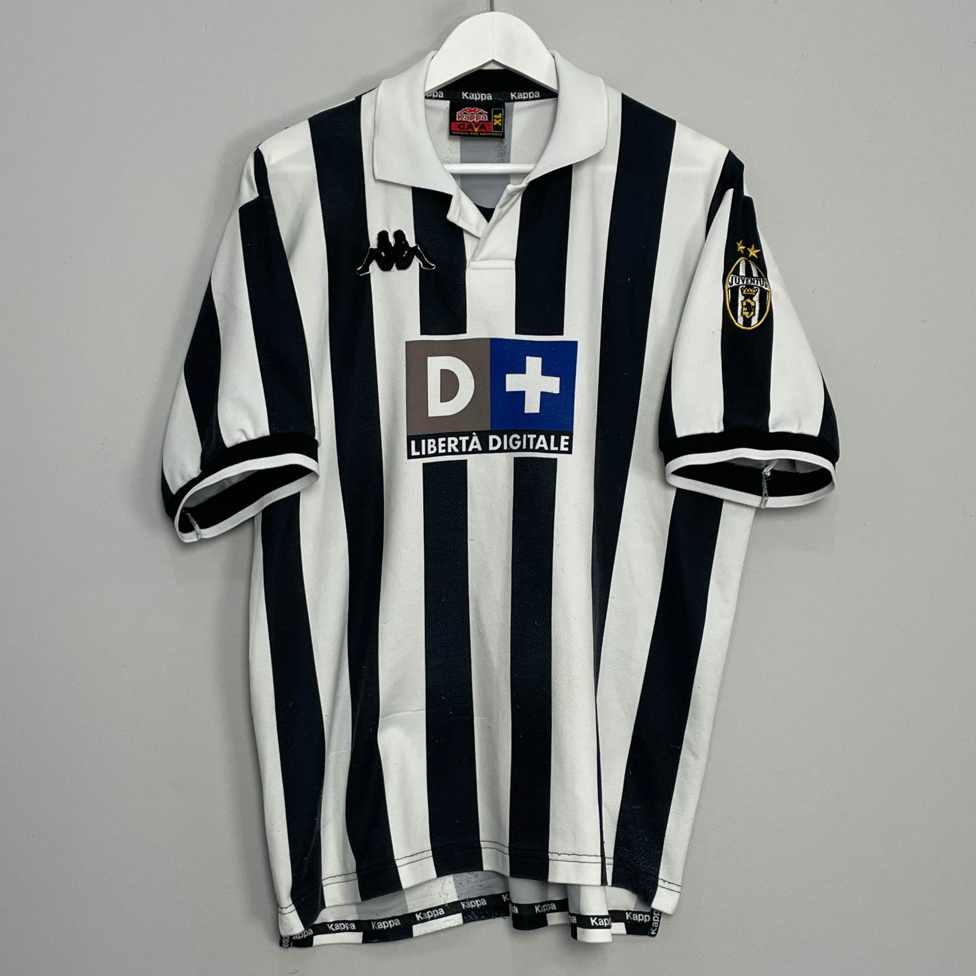 Shop 1998/99 JUVENTUS HOME SHIRT (XL) KAPPA, classic football shirts, vintage football shirts & retro soccer jerseys at Cult Kits