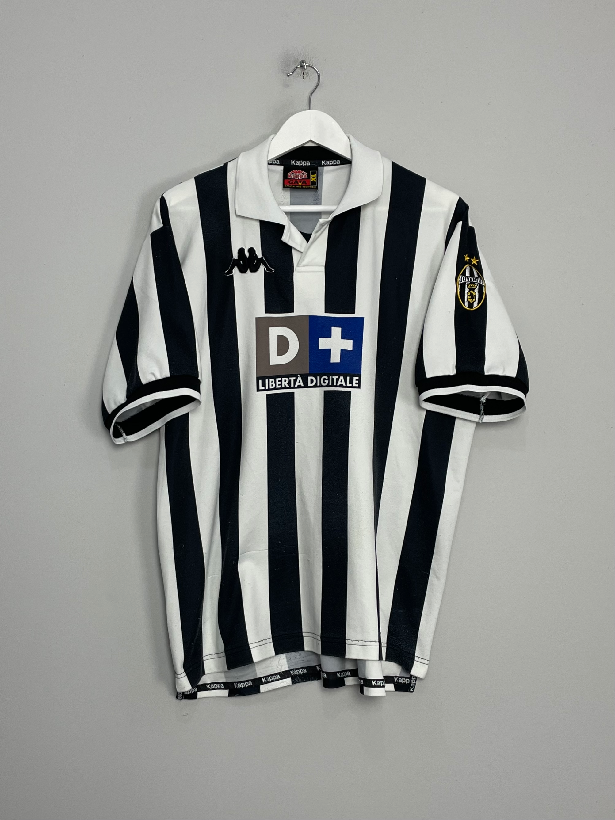Shop 1998/99 JUVENTUS HOME SHIRT (XL) KAPPA, classic football shirts, vintage football shirts & retro soccer jerseys at Cult Kits
