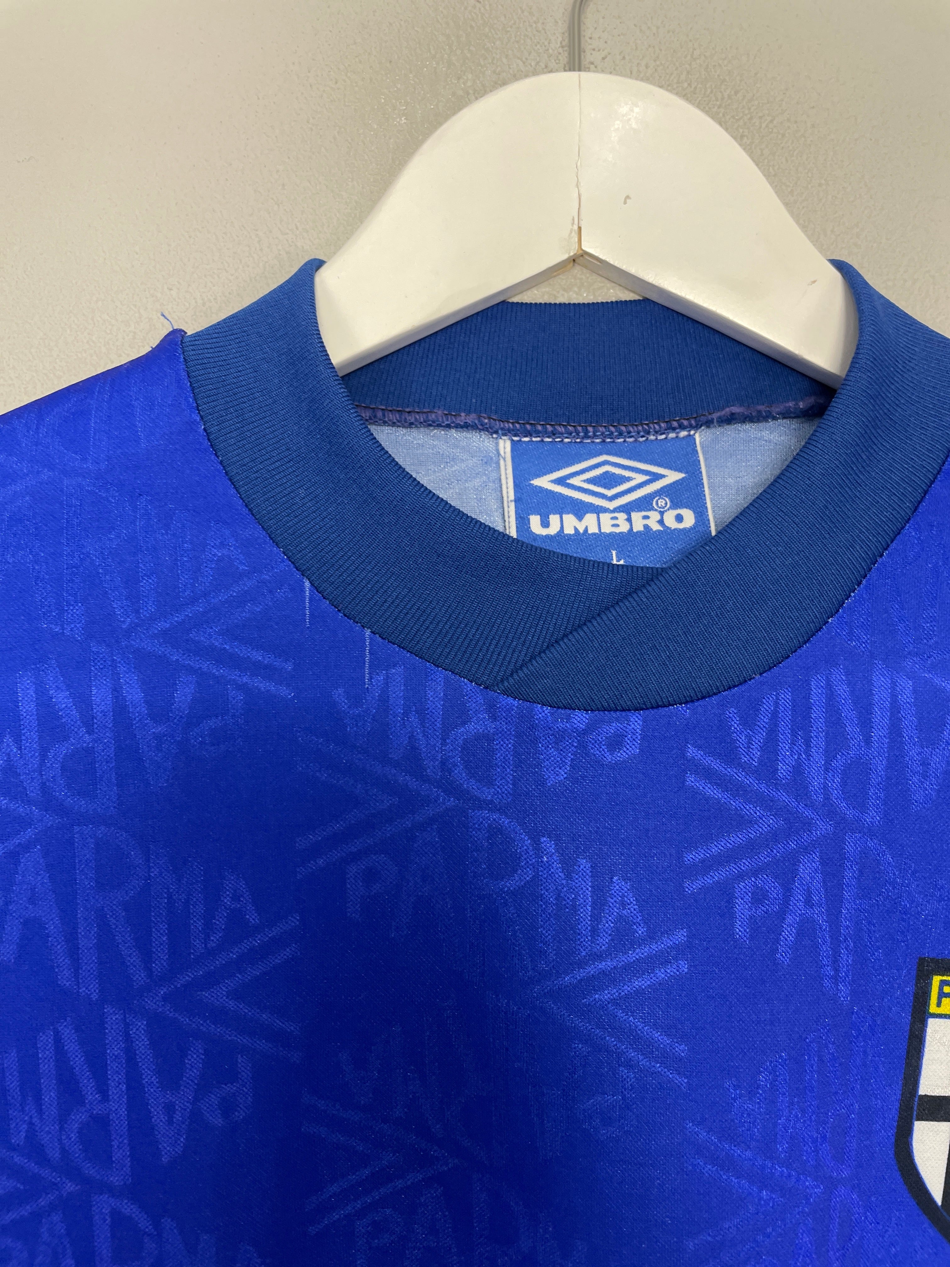 Shop 1993/95 PARMA TRAINING SHIRT (L) UMBRO, classic football shirts, vintage football shirts & retro soccer jerseys at Cult Kits