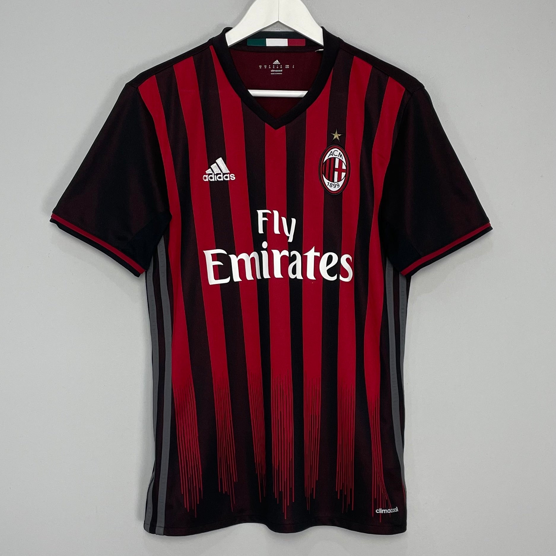 Shop 2016/17 AC MILAN HOME SHIRT (M) ADIDAS, classic football shirts, vintage football shirts & retro soccer jerseys at Cult Kits