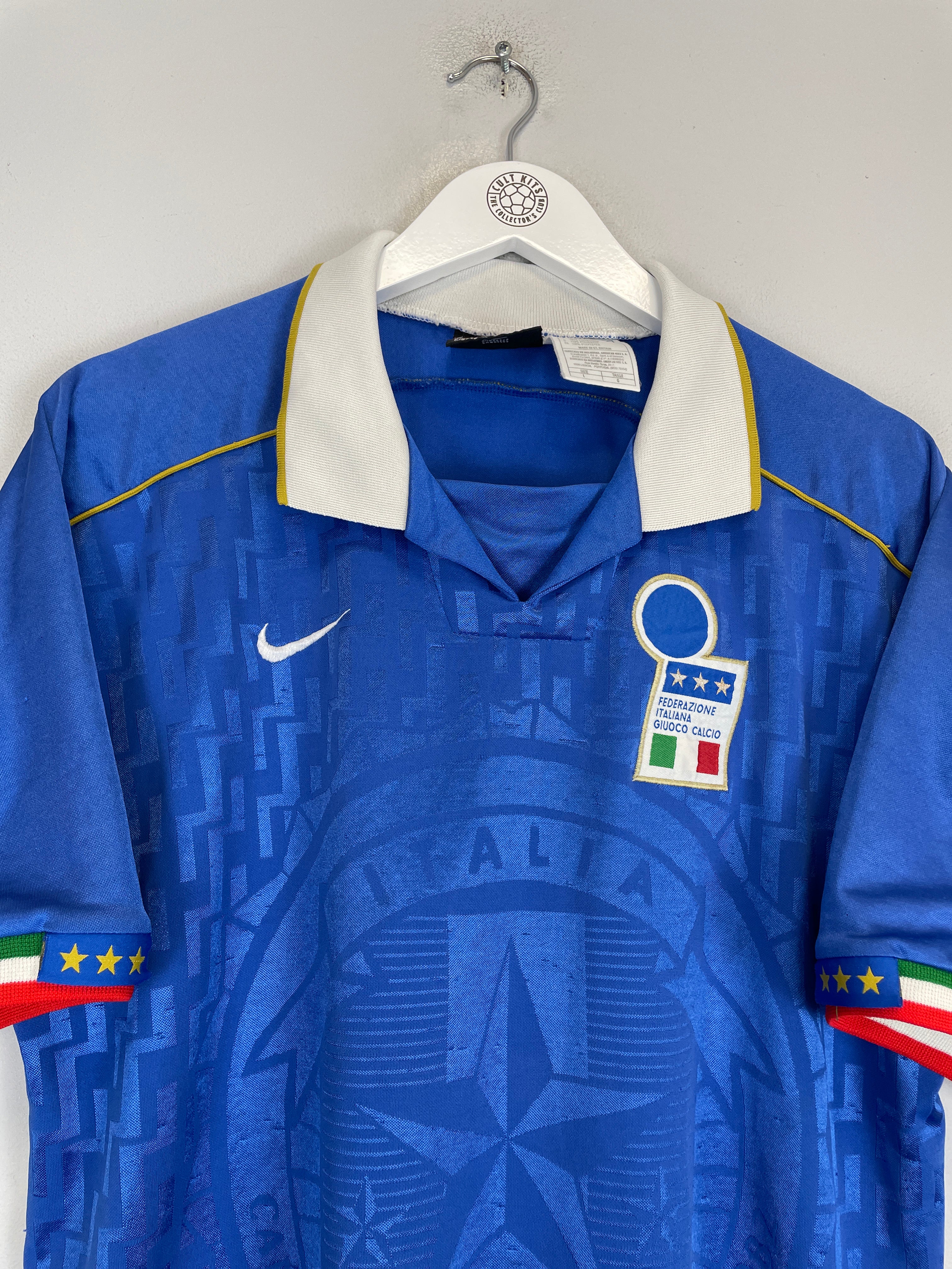 Shop 1995/96 ITALY HOME SHIRT (L) NIKE, classic football shirts, vintage football shirts & retro soccer jerseys at Cult Kits