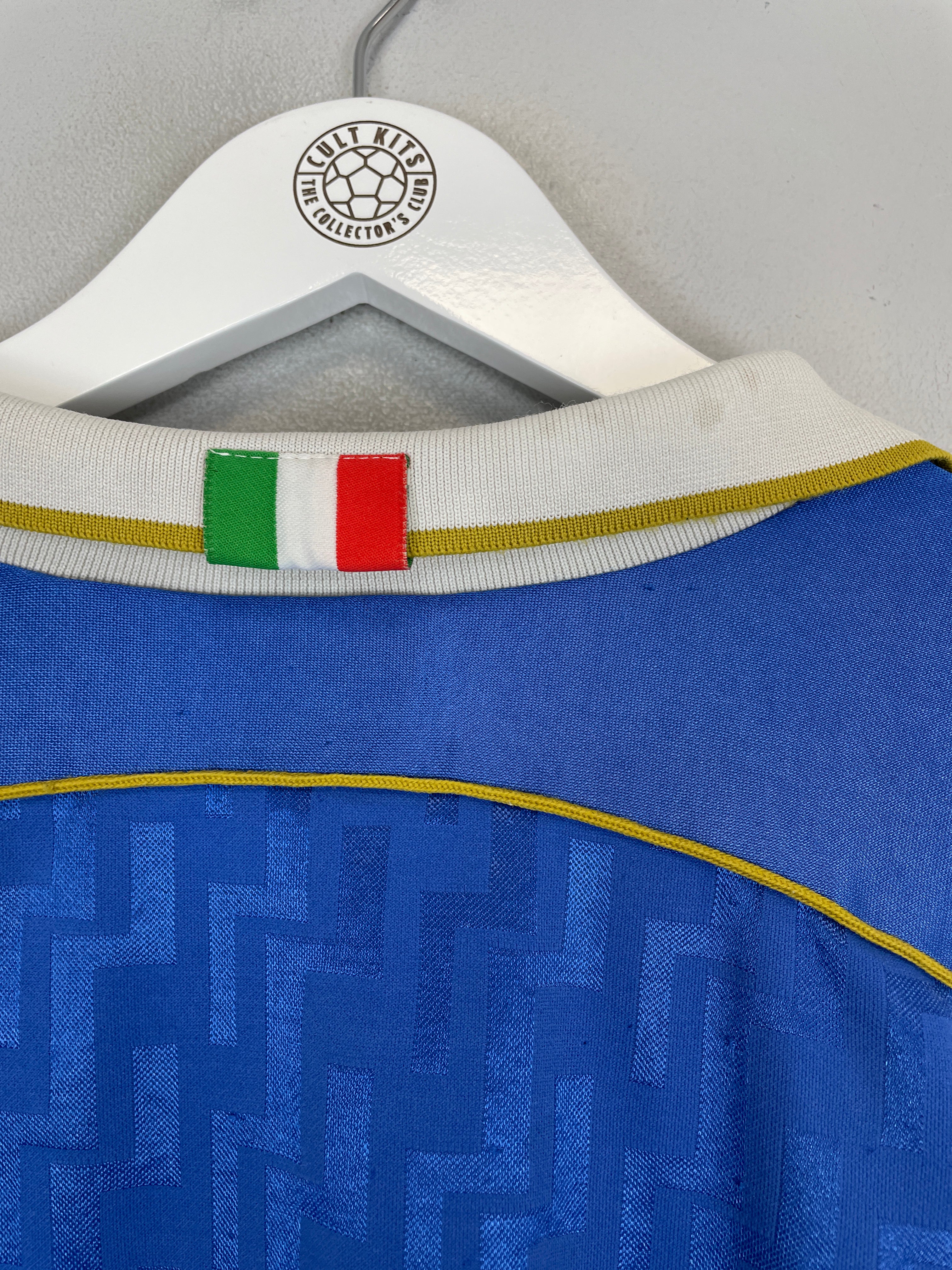 Shop 1995/96 ITALY HOME SHIRT (L) NIKE, classic football shirts, vintage football shirts & retro soccer jerseys at Cult Kits