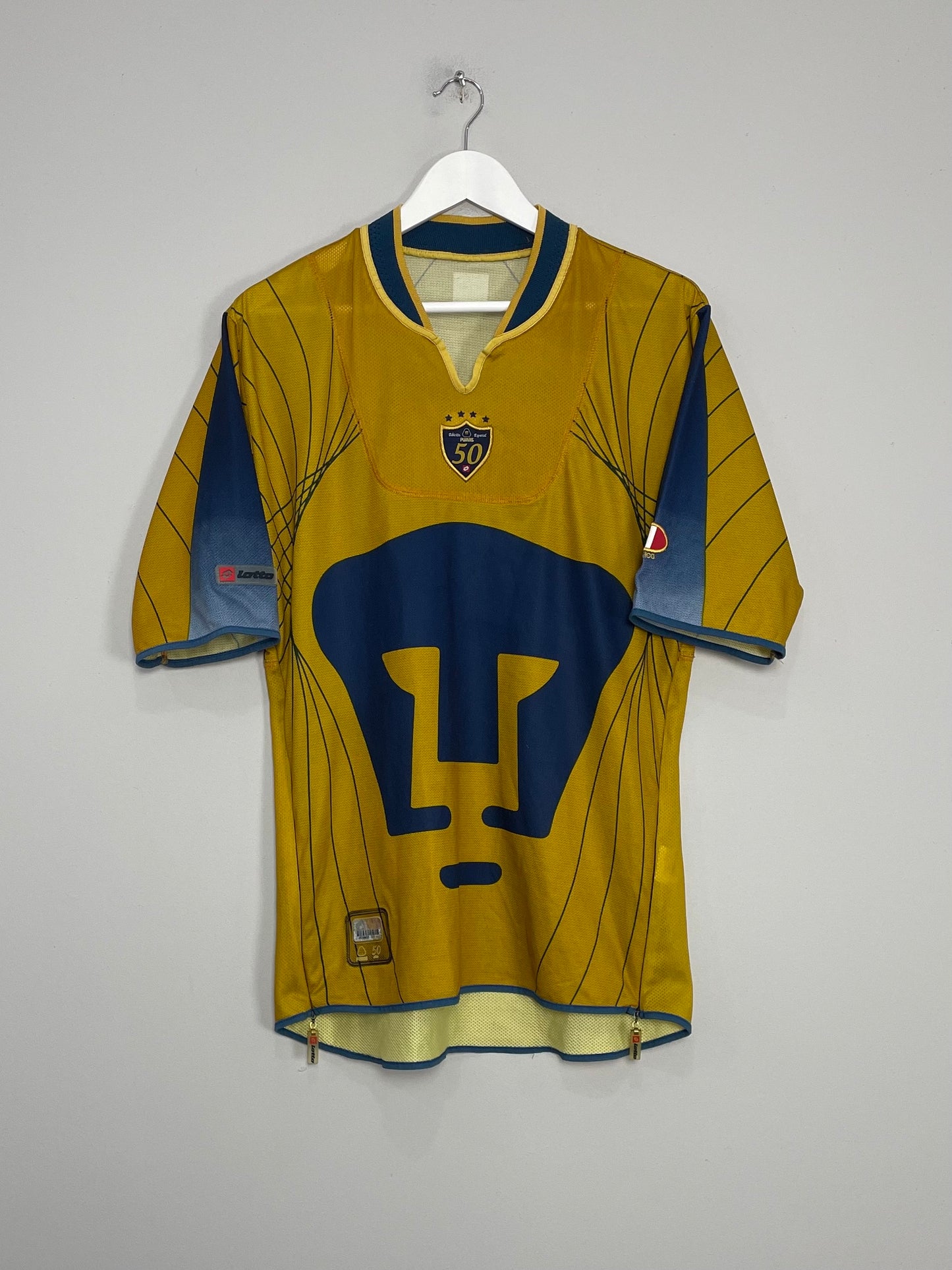 Image of the UNAM Pumas shirt from the 2003/04 season
