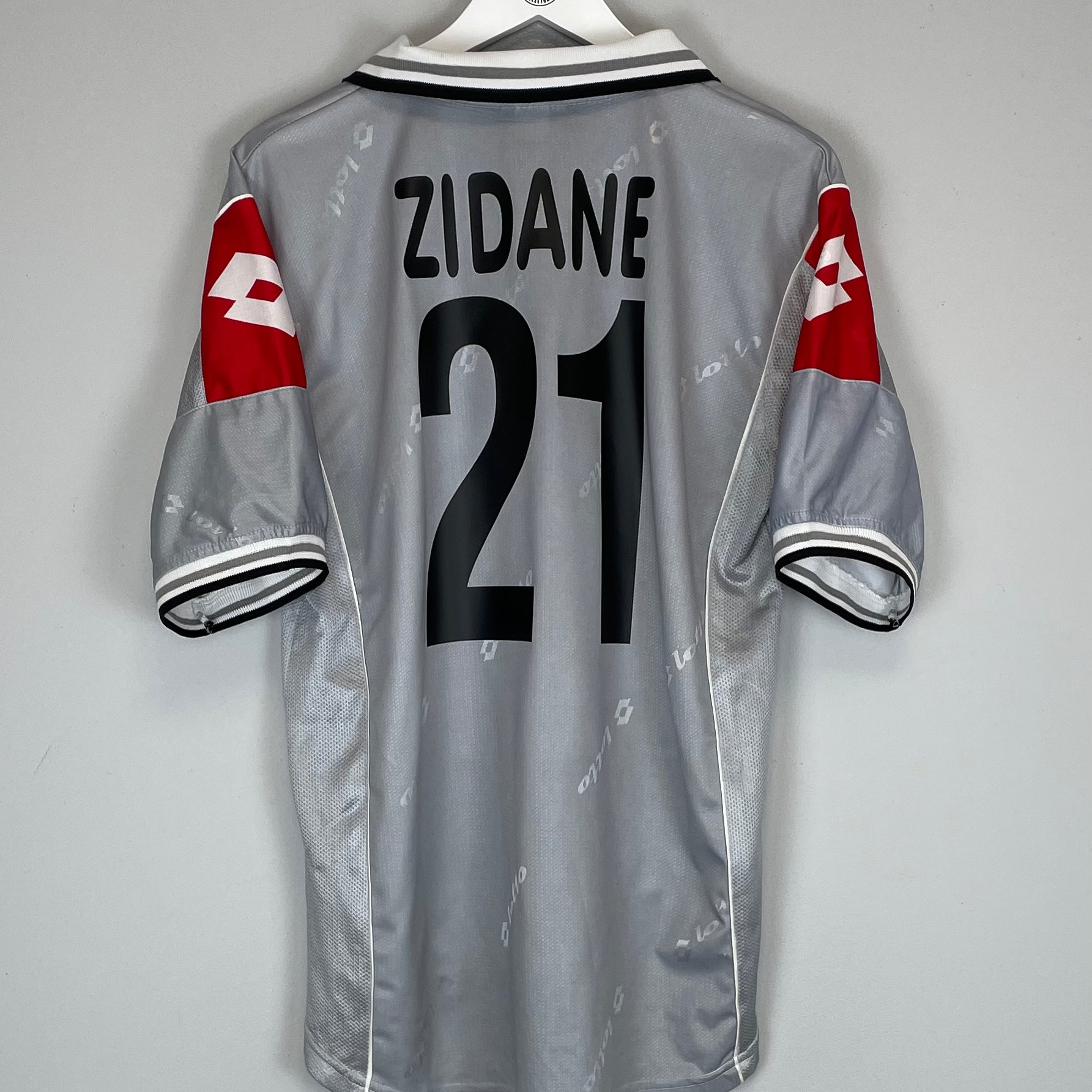 Shop 2000/01 JUVENTUS ZIDANE #21 THIRD SHIRT (M) LOTTO, classic football shirts, vintage football shirts & retro soccer jerseys at Cult Kits