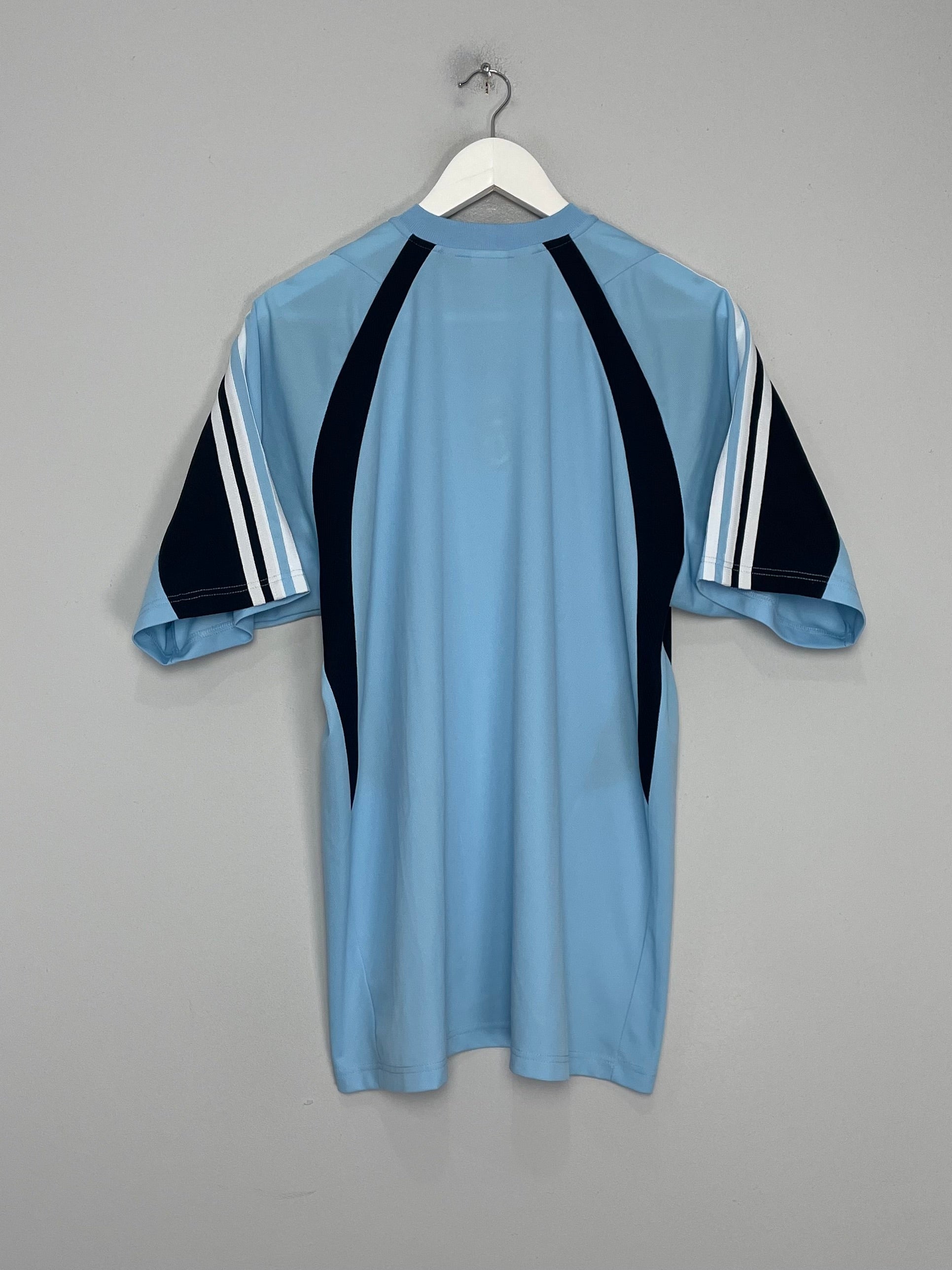 Shop 2003/04 REAL MADRID TRAINING SHIRT (M) ADIDAS, classic football shirts, vintage football shirts & retro soccer jerseys at Cult Kits