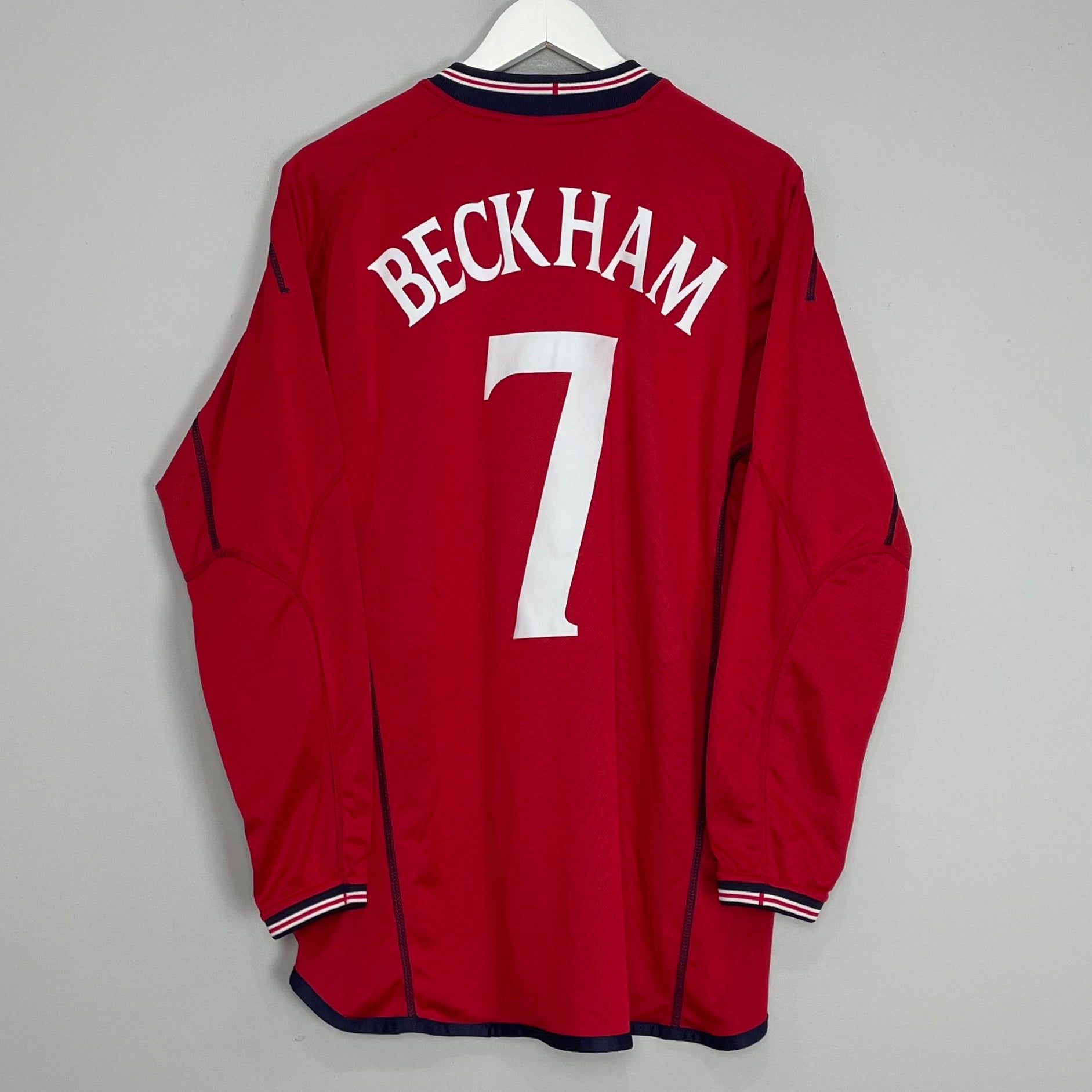 Shop 2002/04 ENGLAND BECKHAM #7 L/S AWAY SHIRT (M) UMBRO, classic football shirts, vintage football shirts & retro soccer jerseys at Cult Kits