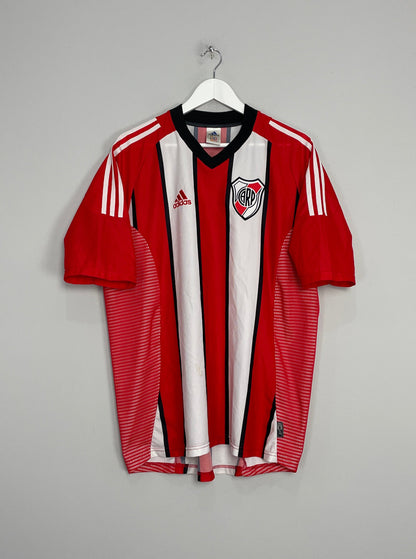 Image of the River Plate shirt from the 2002/04 season