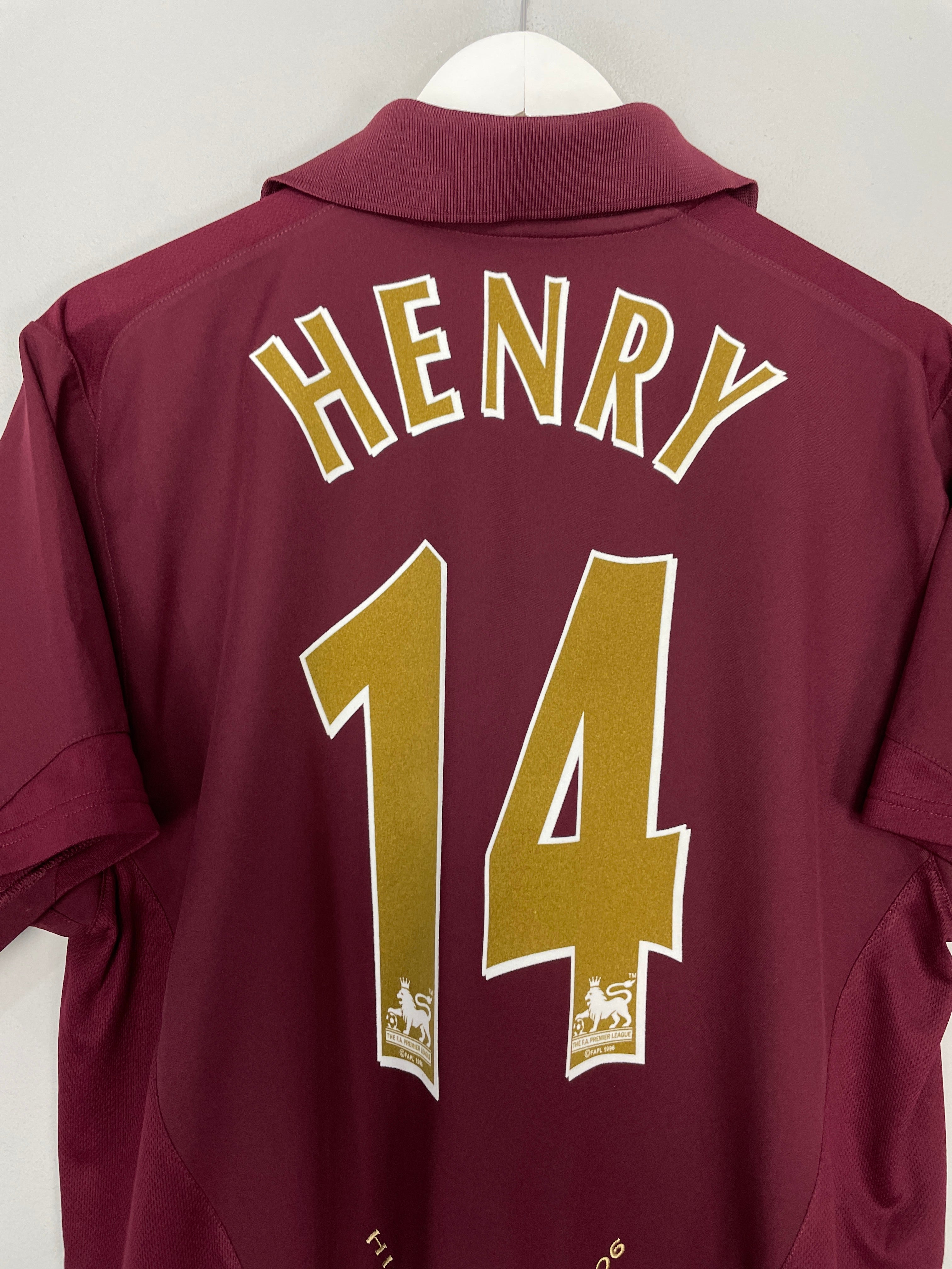 Shop 2005/06 ARSENAL HENRY #14 HOME SHIRT (M) NIKE, classic football shirts, vintage football shirts & retro soccer jerseys at Cult Kits