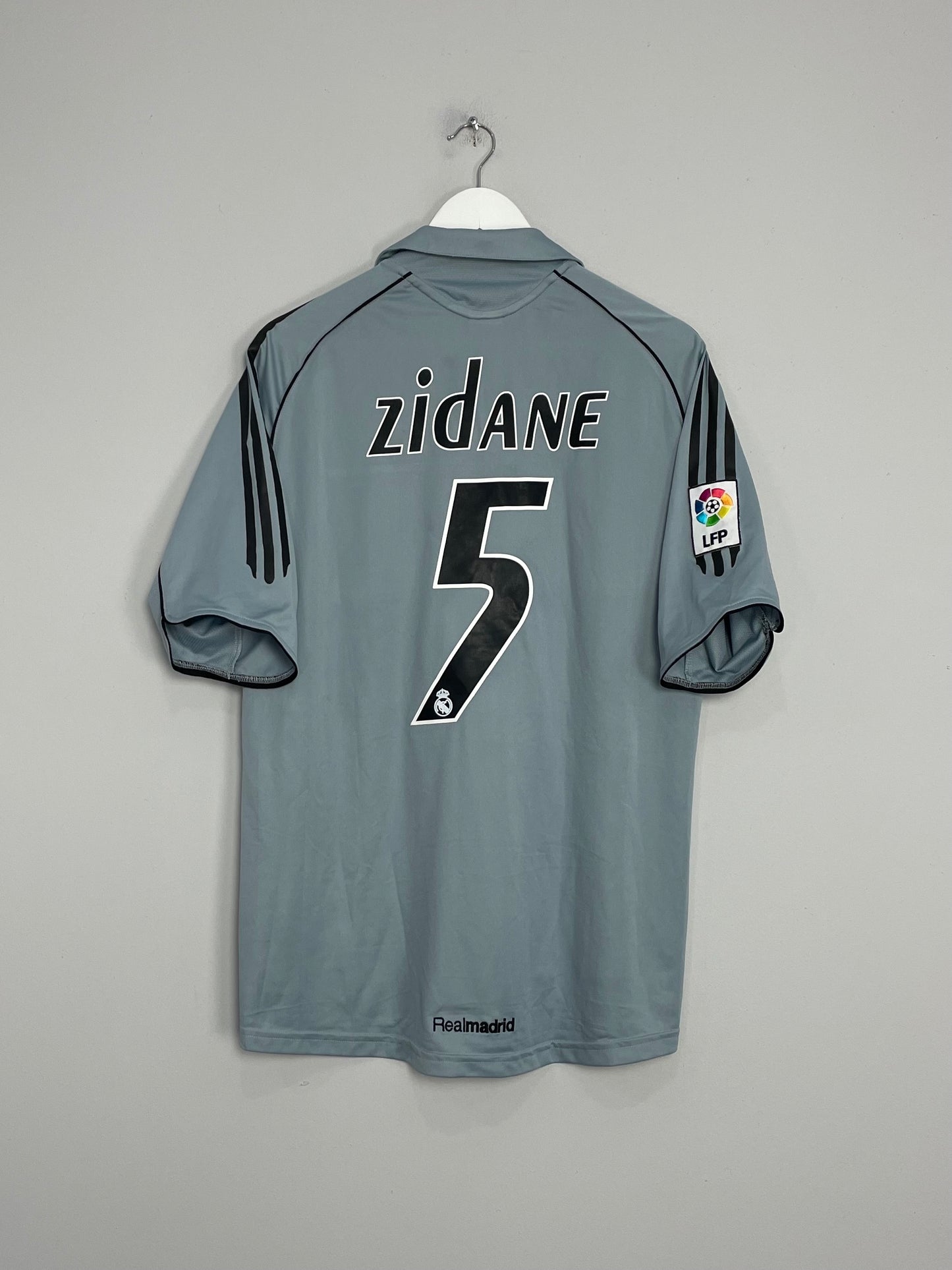 Image of the Real Madrid Zidane shirt from the 2005/06 season