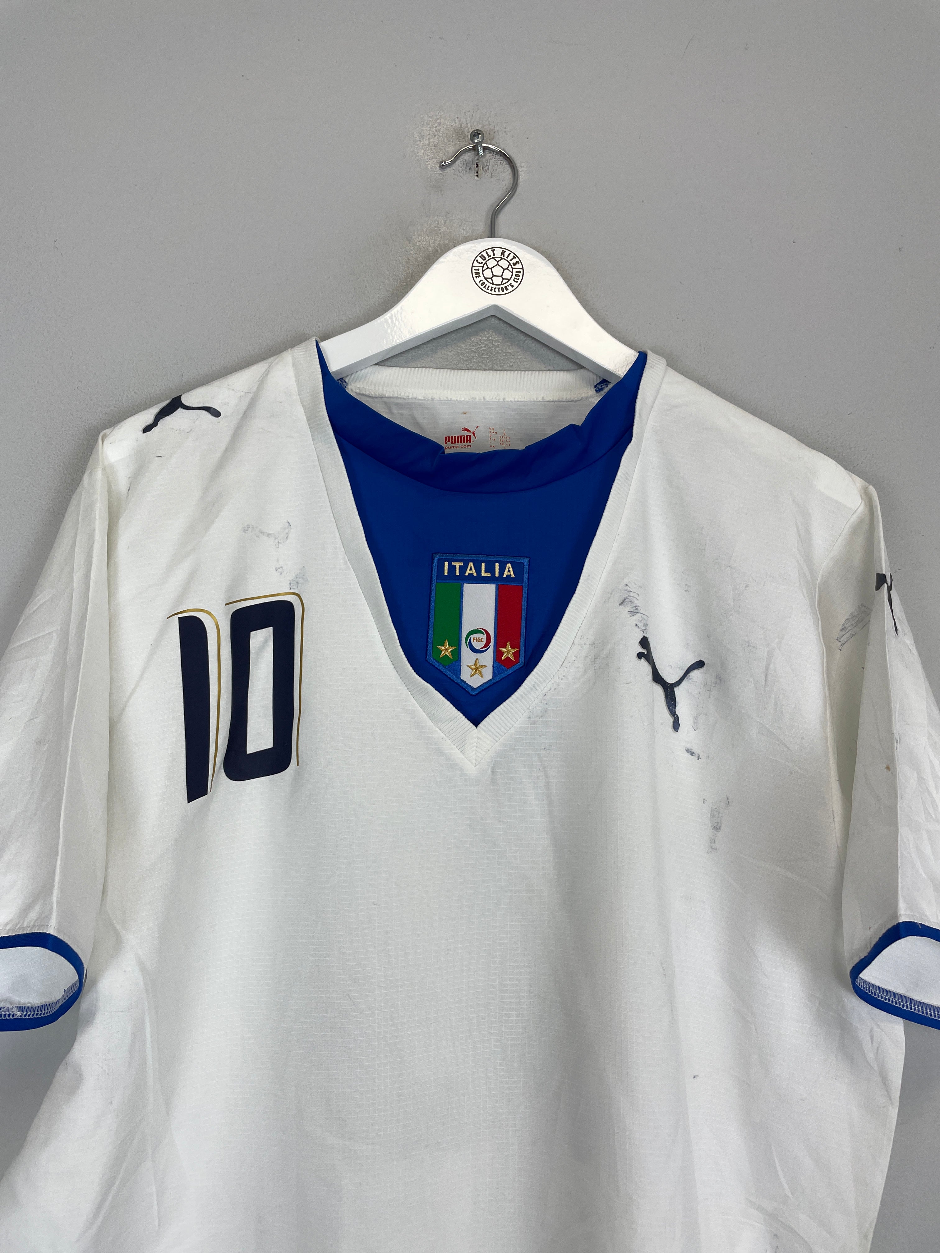 Shop 2006/08 ITALY TOTTI #10 AWAY SHIRT (L) PUMA, classic football shirts, vintage football shirts & retro soccer jerseys at Cult Kits