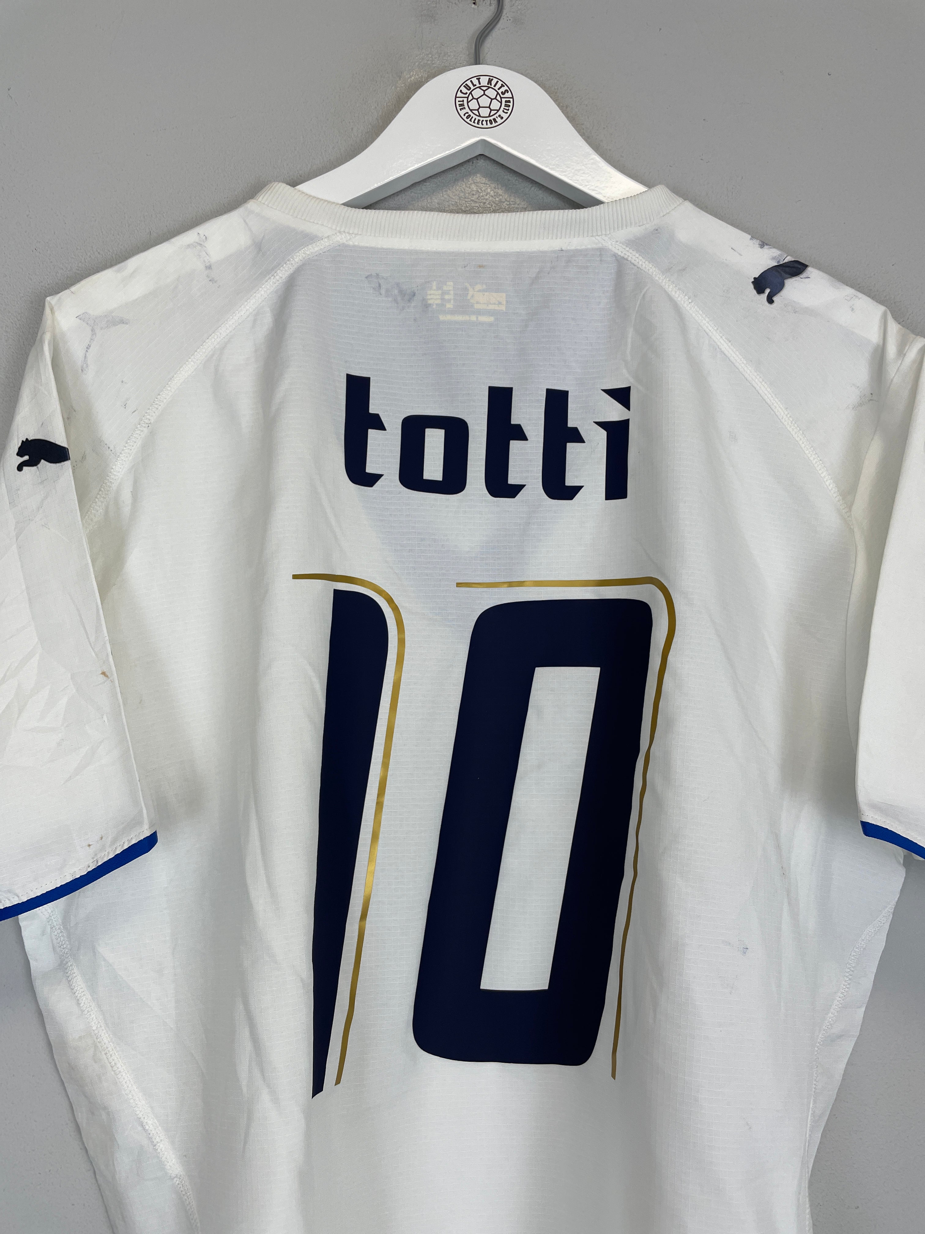 Shop 2006/08 ITALY TOTTI #10 AWAY SHIRT (L) PUMA, classic football shirts, vintage football shirts & retro soccer jerseys at Cult Kits