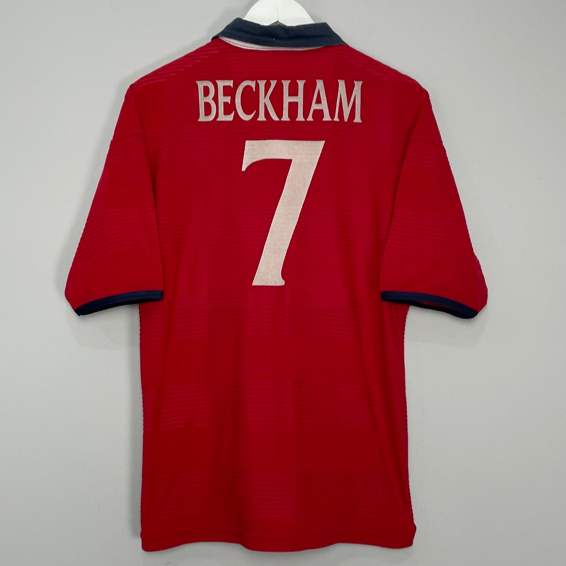 Shop 1999/01 ENGLAND BECKHAM #7 AWAY SHIRT (M) UMBRO, classic football shirts, vintage football shirts & retro soccer jerseys at Cult Kits