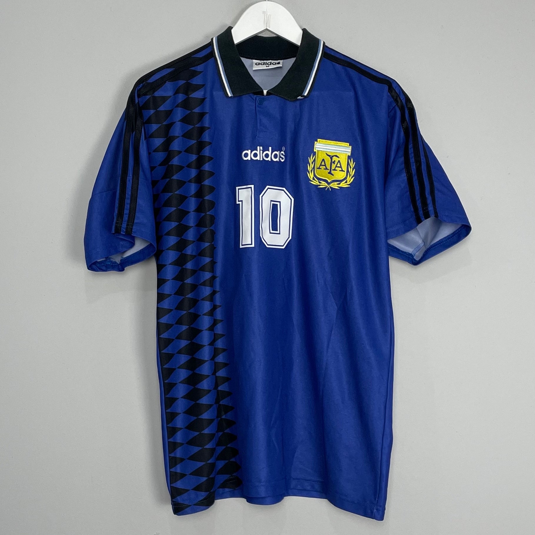 Shop 1994 ARGENTINA MARADONA #10 AWAY SHIRT (M) ADIDAS, classic football shirts, vintage football shirts & retro soccer jerseys at Cult Kits