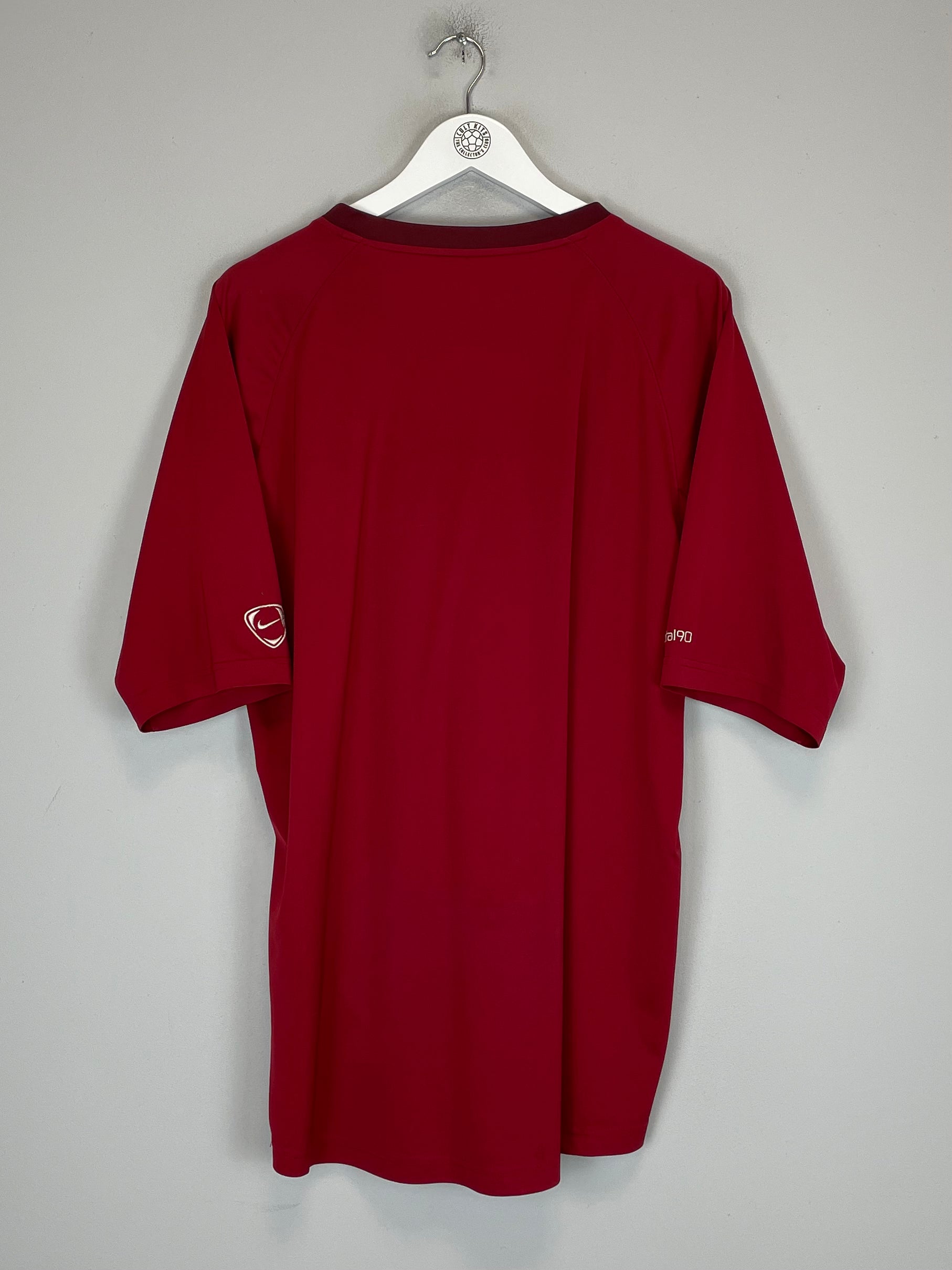 Shop 2004/05 MANCHESTER UNITED TRAINING SHIRT (XXL) NIKE, classic football shirts, vintage football shirts & retro soccer jerseys at Cult Kits