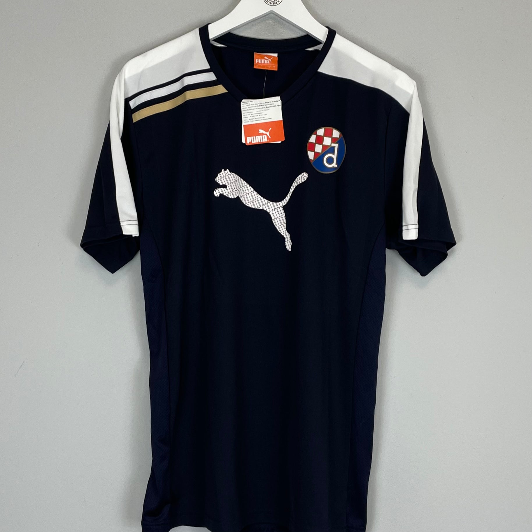 Shop 2013/14 DYNAMO ZAGREB *BNWT* TRAINING SHIRT (L) NIKE, classic football shirts, vintage football shirts & retro soccer jerseys at Cult Kits