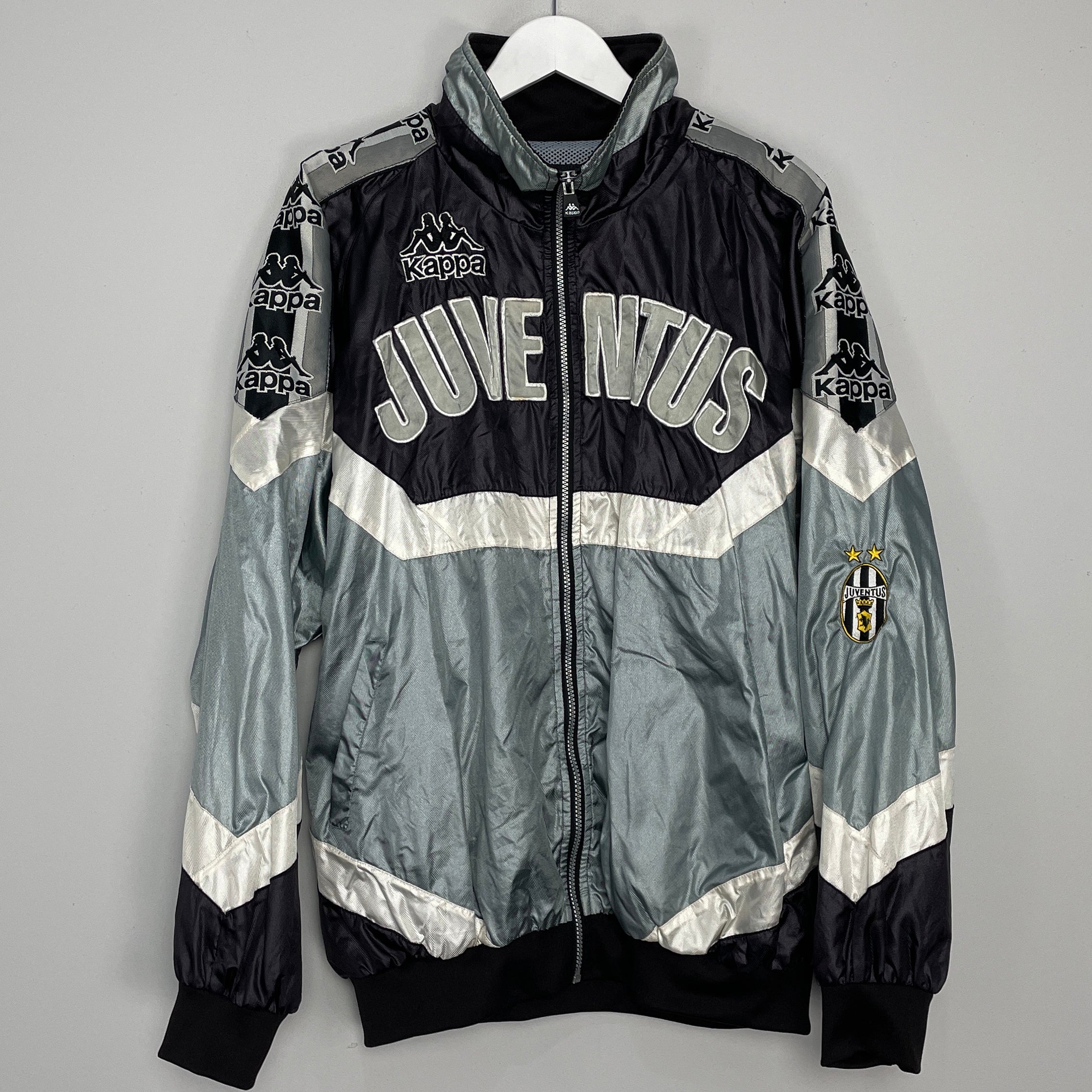 Shop 1995/97 JUVENTUS TRAINING JACKET (XL) KAPPA, classic football shirts, vintage football shirts & retro soccer jerseys at Cult Kits