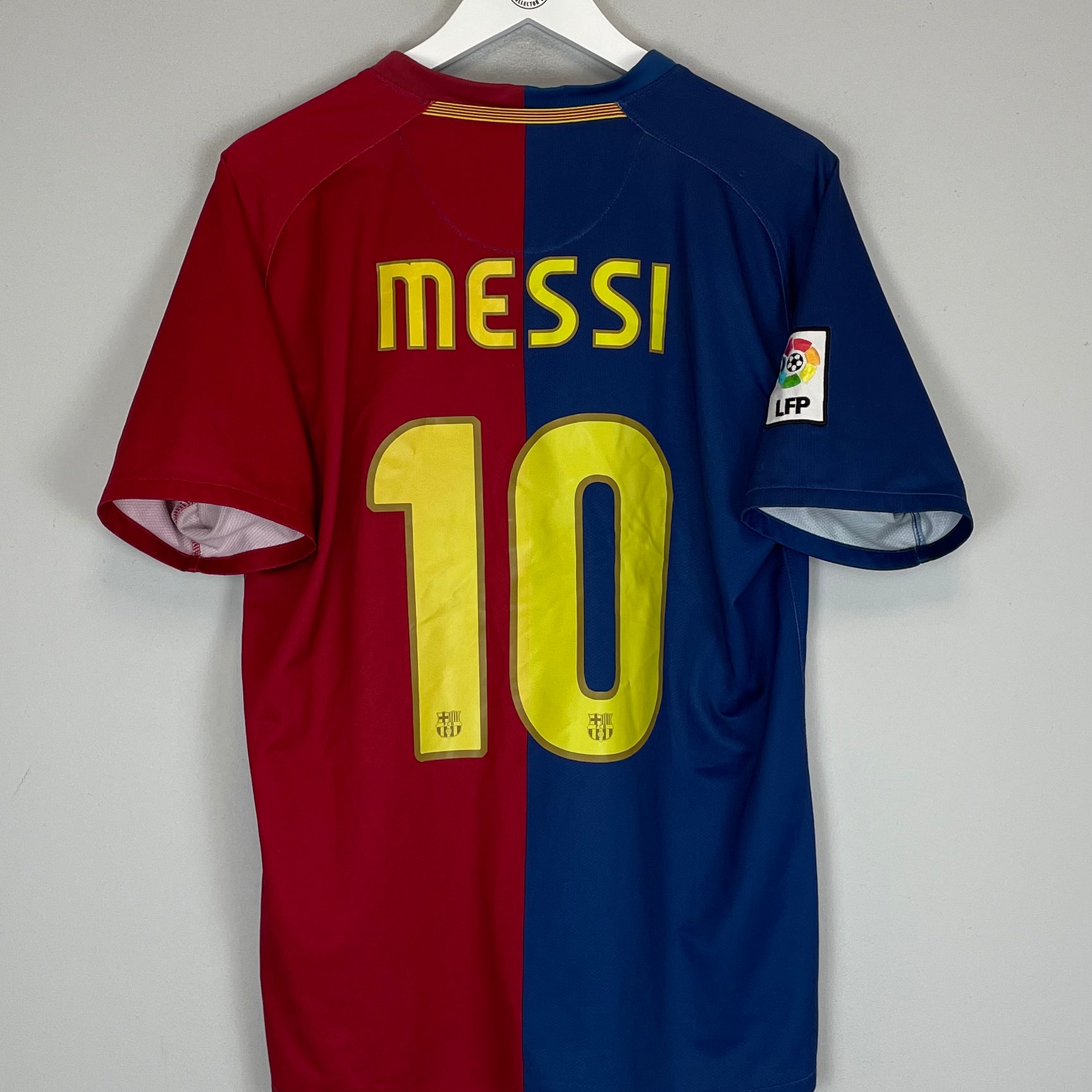 Shop 2008/09 BARCELONA MESSI #10 HOME SHIRT (M) NIKE, classic football shirts, vintage football shirts & retro soccer jerseys at Cult Kits