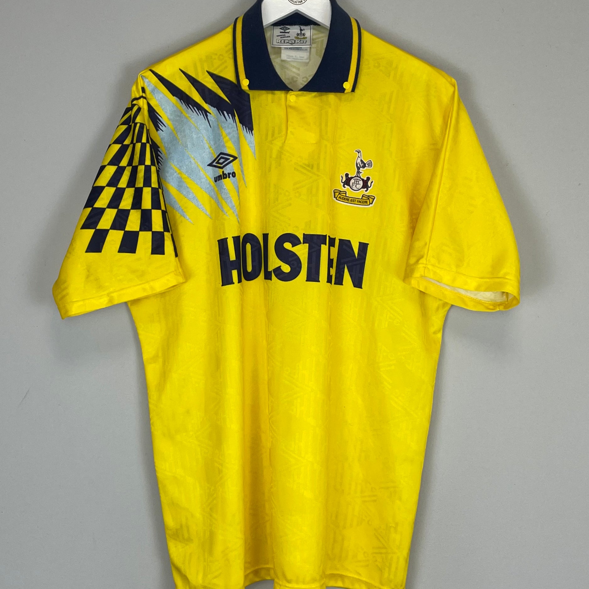 Shop 1991/95 TOTTENHAM AWAY SHIRT (XL) UMBRO, classic football shirts, vintage football shirts & retro soccer jerseys at Cult Kits