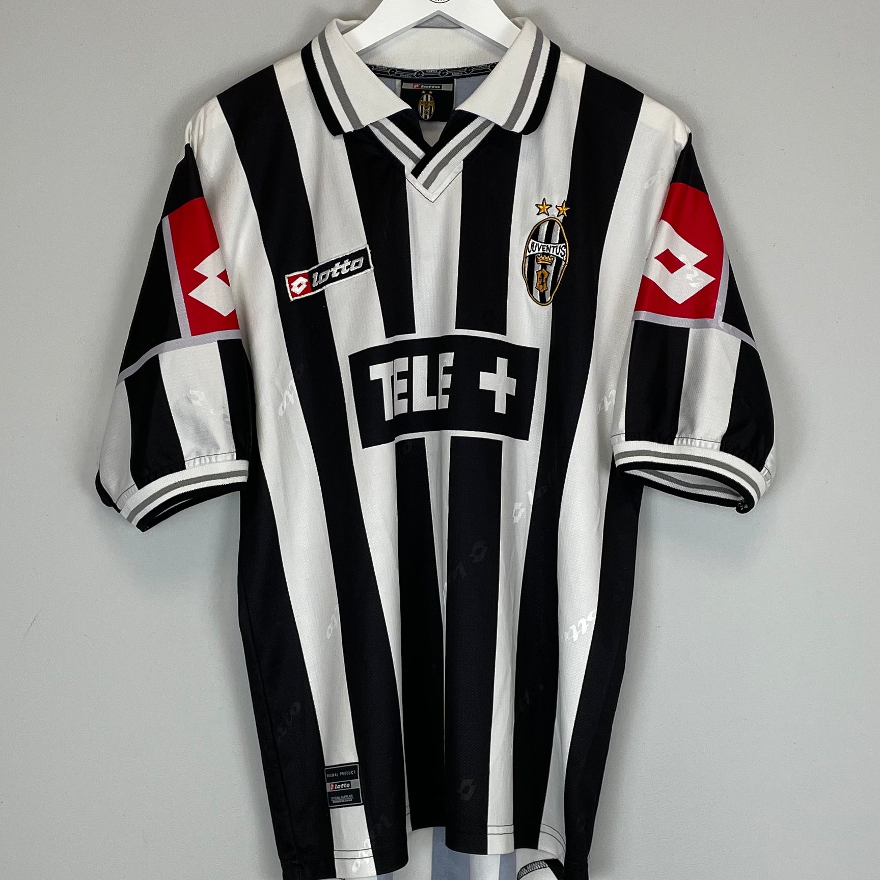 Shop 2000/01 JUVENTUS HOME SHIRT (M) LOTTO, classic football shirts, vintage football shirts & retro soccer jerseys at Cult Kits