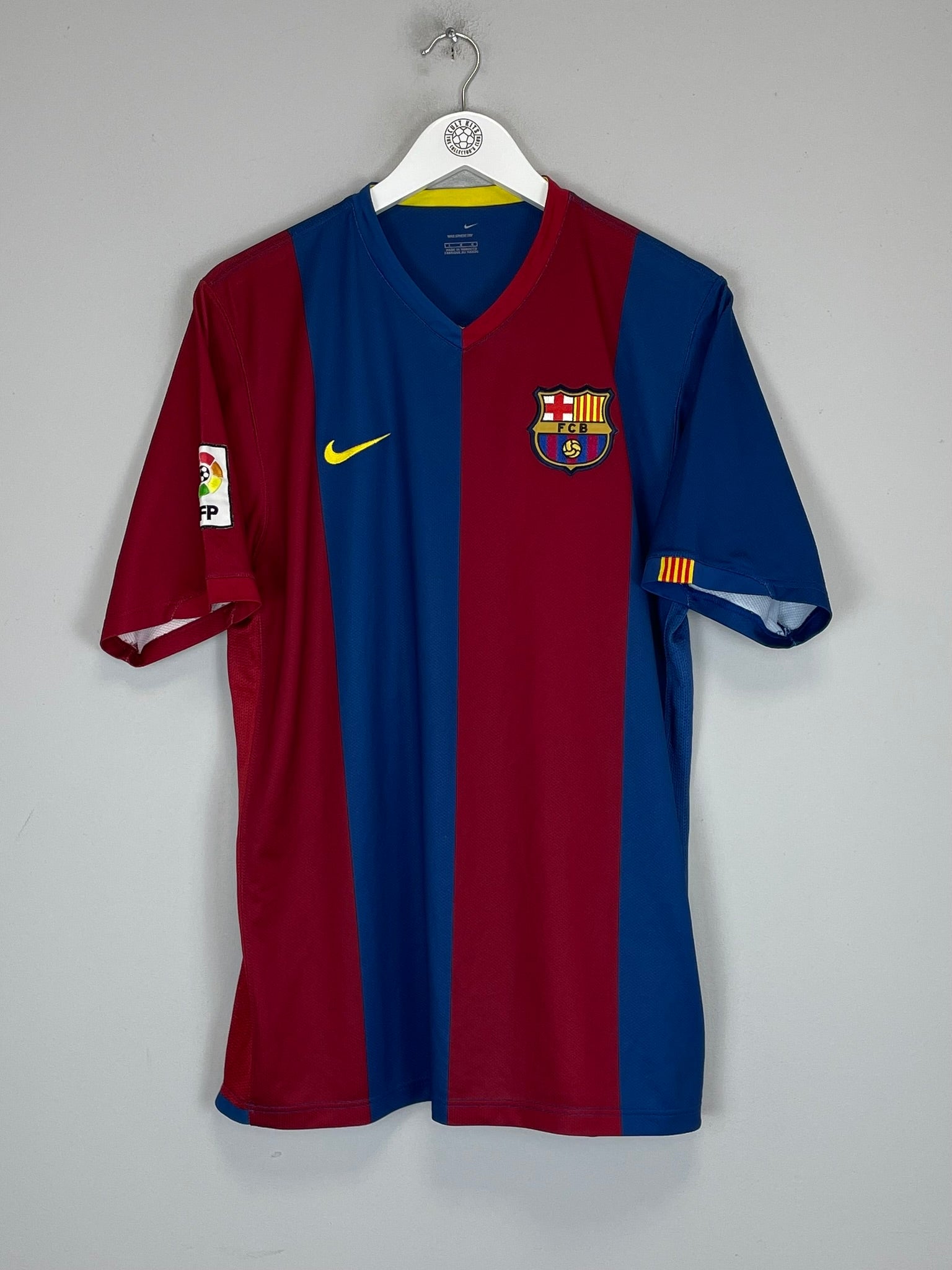 Shop 2006/07 BARCELONA RONALDINHO #10 HOME SHIRT (L) NIKE, classic football shirts, vintage football shirts & retro soccer jerseys at Cult Kits