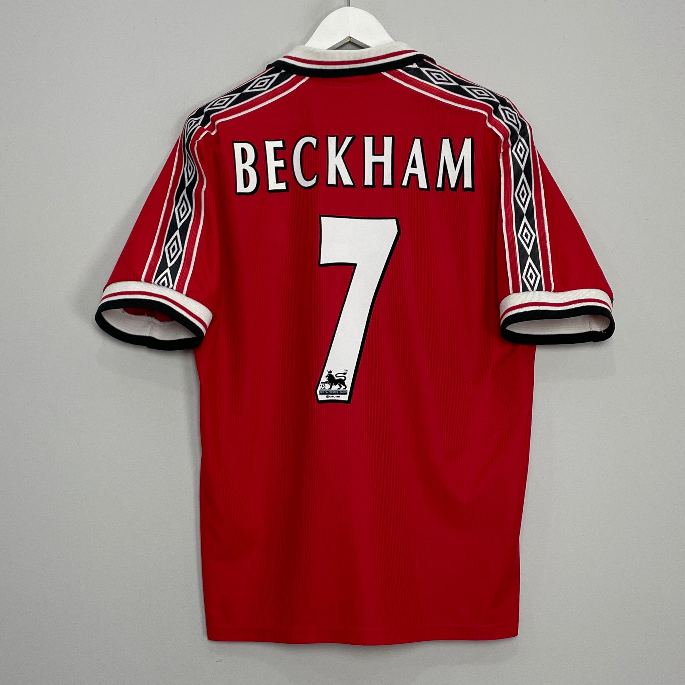 Shop 1998/00 MANCHESTER UNITED BECKHAM #7 HOME SHIRT (L) UMBRO, classic football shirts, vintage football shirts & retro soccer jerseys at Cult Kits