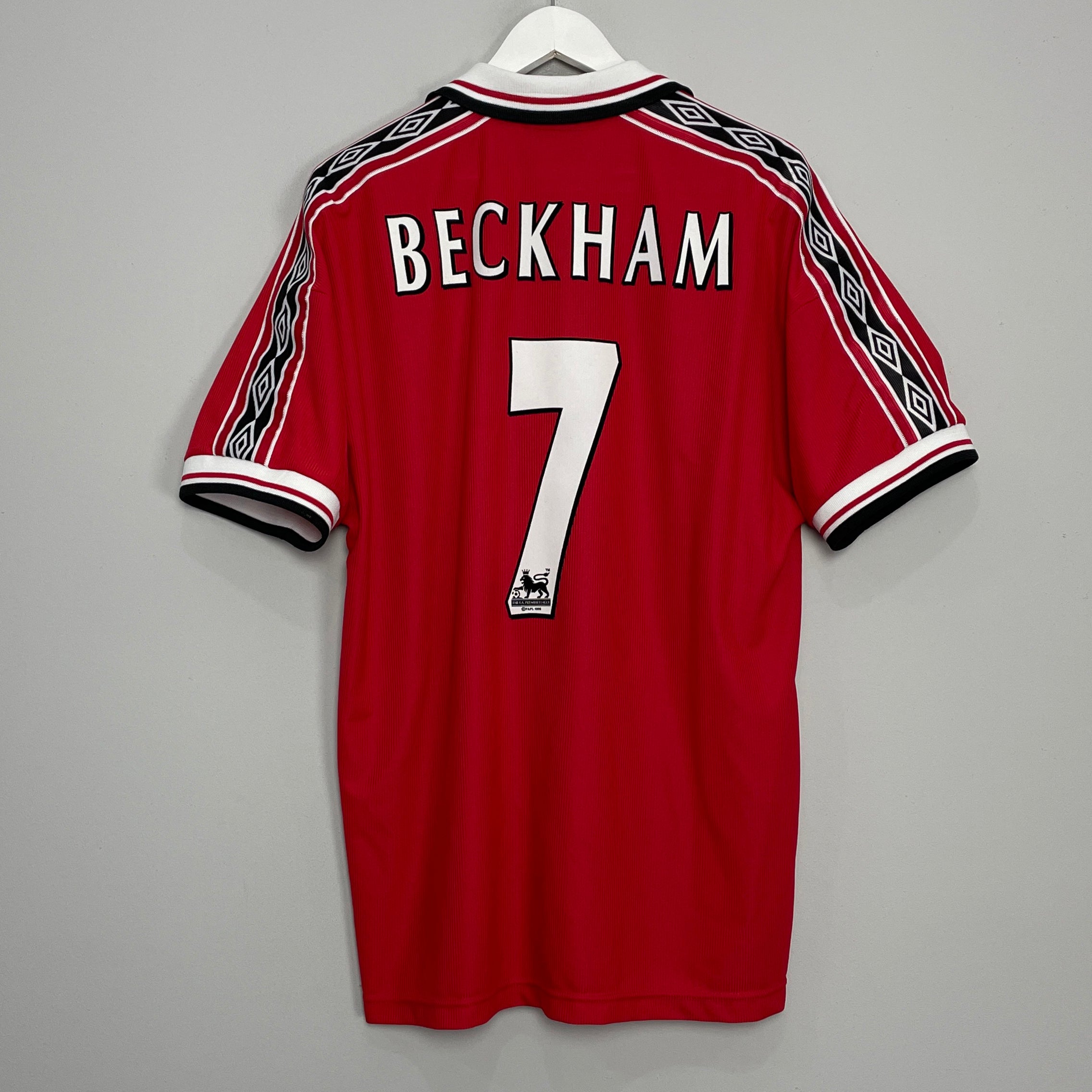 Shop 1998/00 MANCHESTER UNITED BECKHAM #7 HOME SHIRT (XL) UMBRO, classic football shirts, vintage football shirts & retro soccer jerseys at Cult Kits