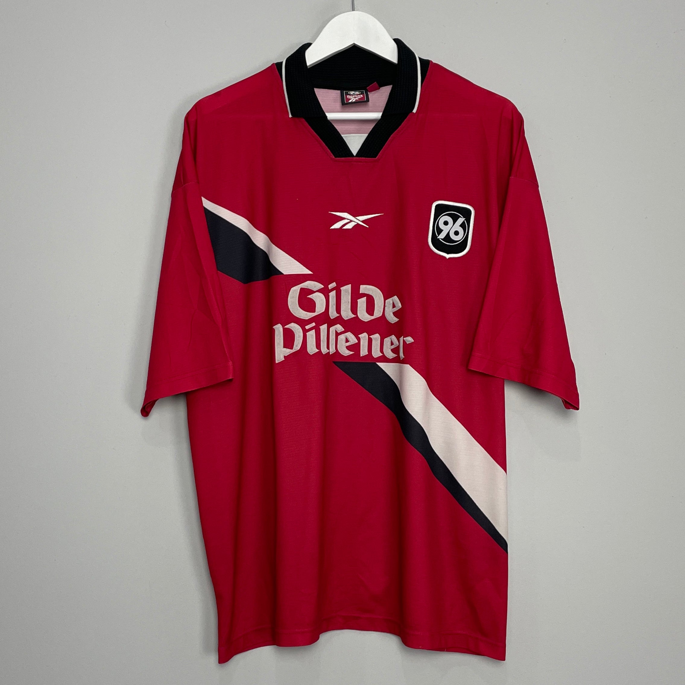 Shop 1999/00 HANNOVER 96 HOME SHIRT (XL) REEBOK, classic football shirts, vintage football shirts & retro soccer jerseys at Cult Kits