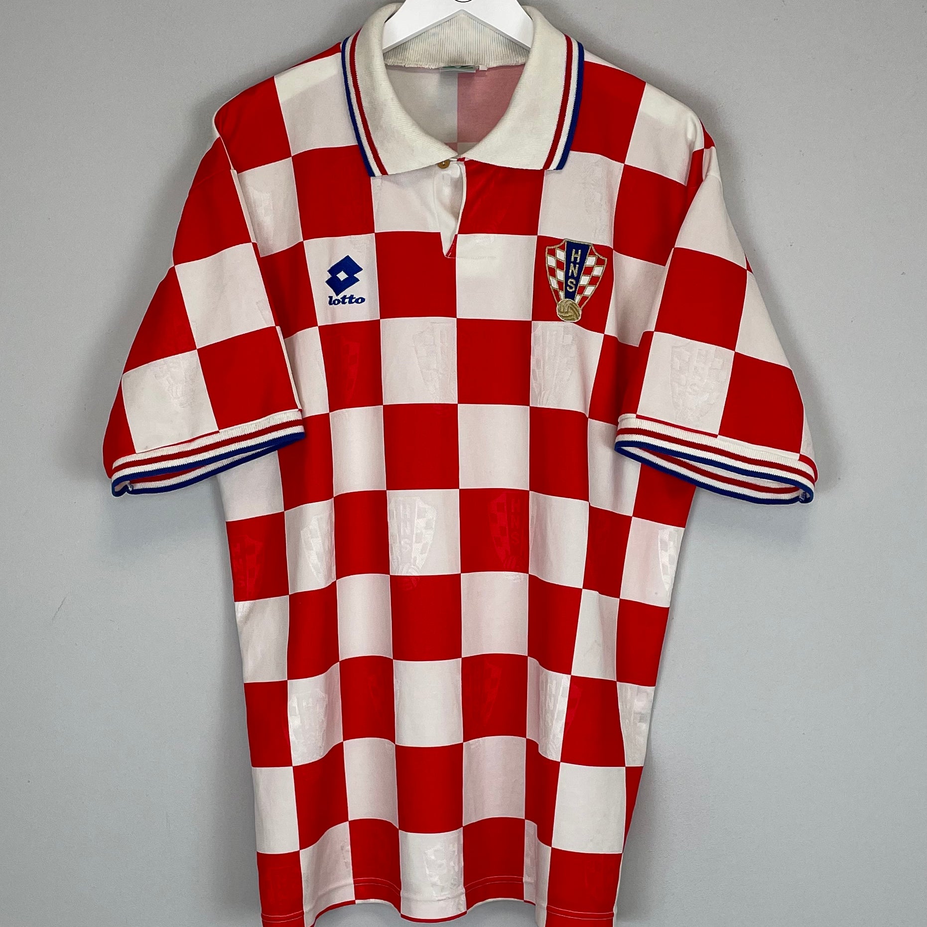 Shop 1996/98 CROATIA HOME SHIRT (XL) LOTTO, classic football shirts, vintage football shirts & retro soccer jerseys at Cult Kits
