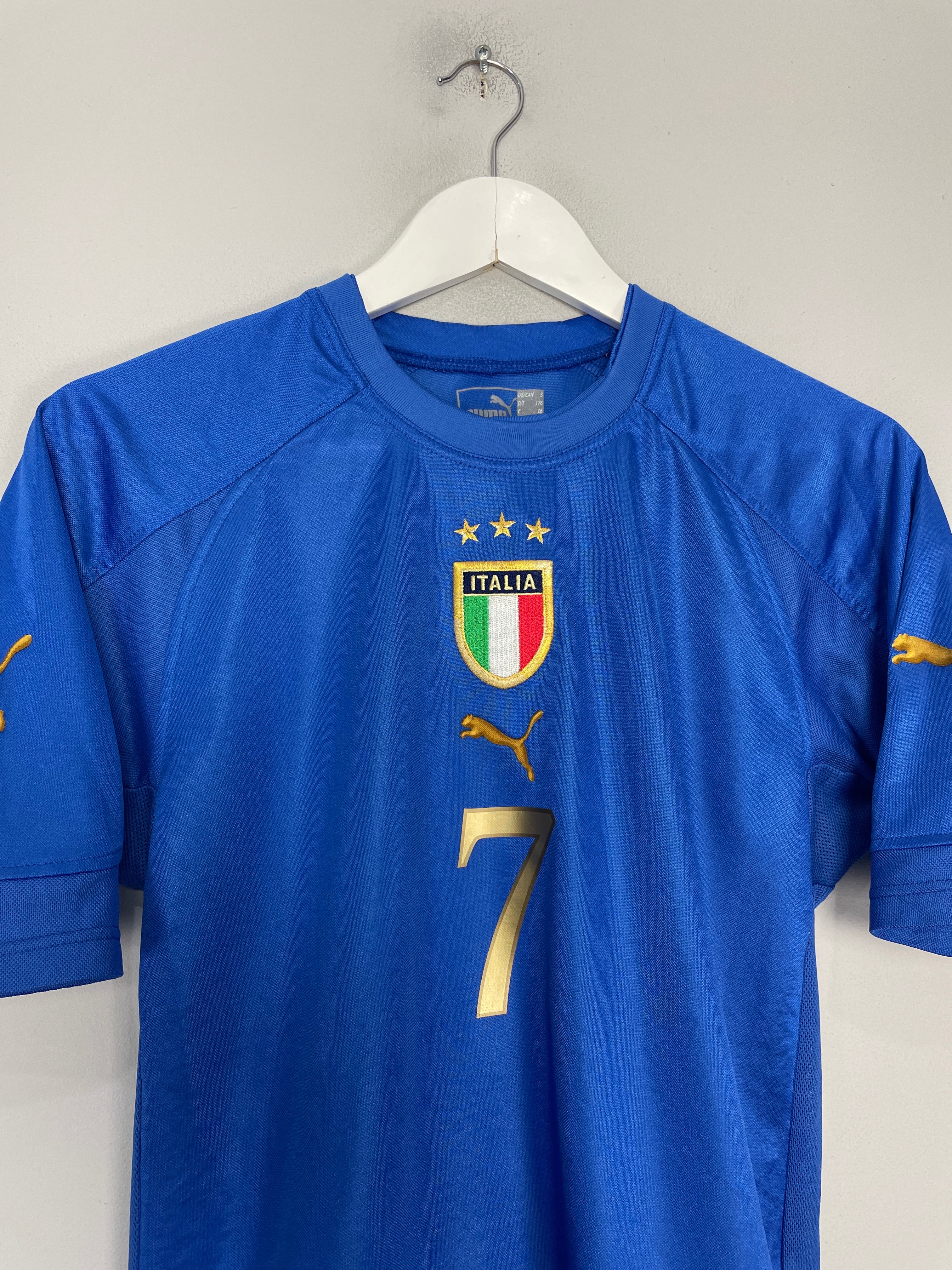 Shop 2004/05 ITALY DEL PIERO #7 HOME SHIRT (S) PUMA, classic football shirts, vintage football shirts & retro soccer jerseys at Cult Kits
