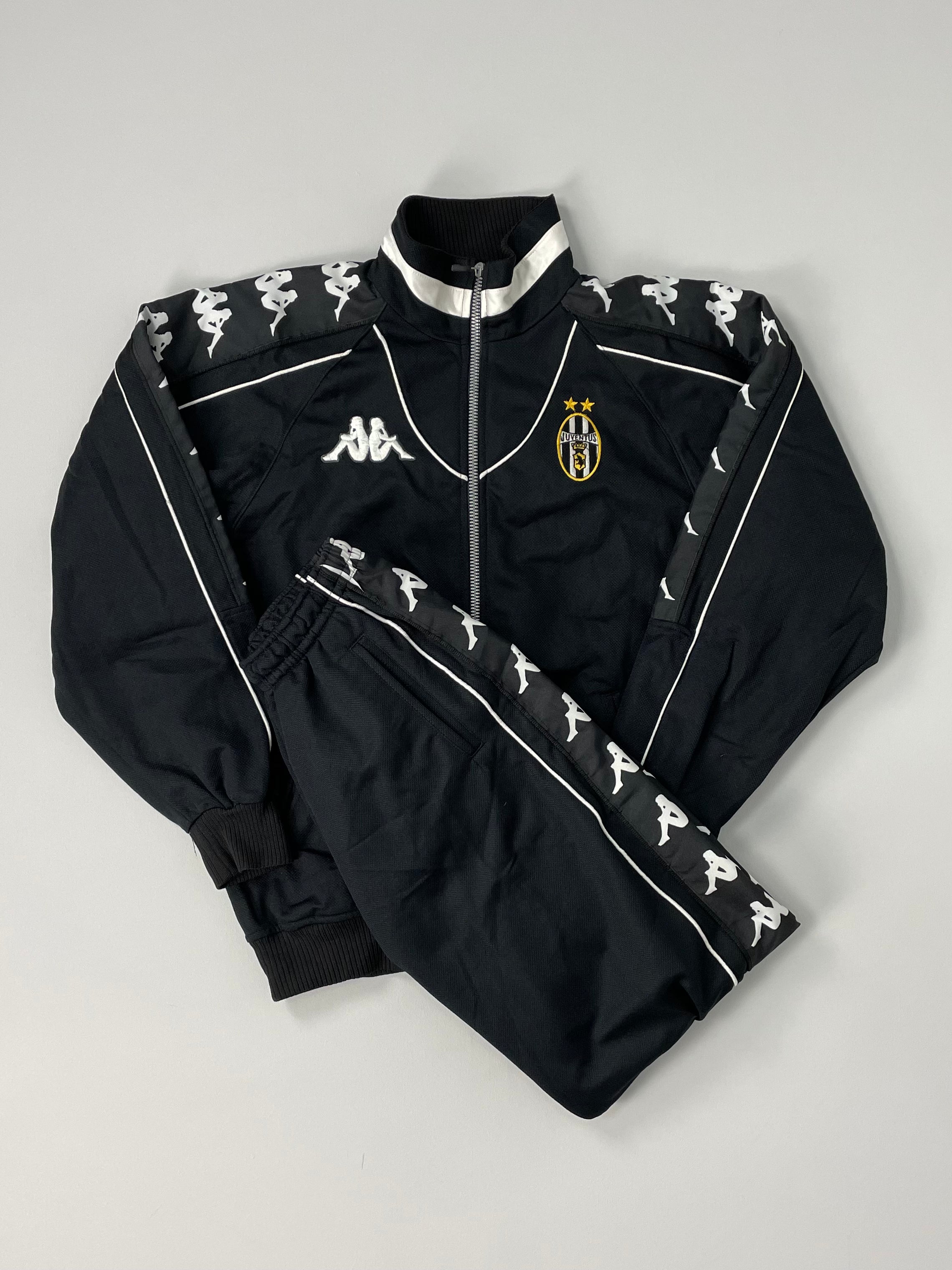 Shop 1999/00 JUVENTUS FULL TRACKSUIT (L) KAPPA, classic football shirts, vintage football shirts & retro soccer jerseys at Cult Kits