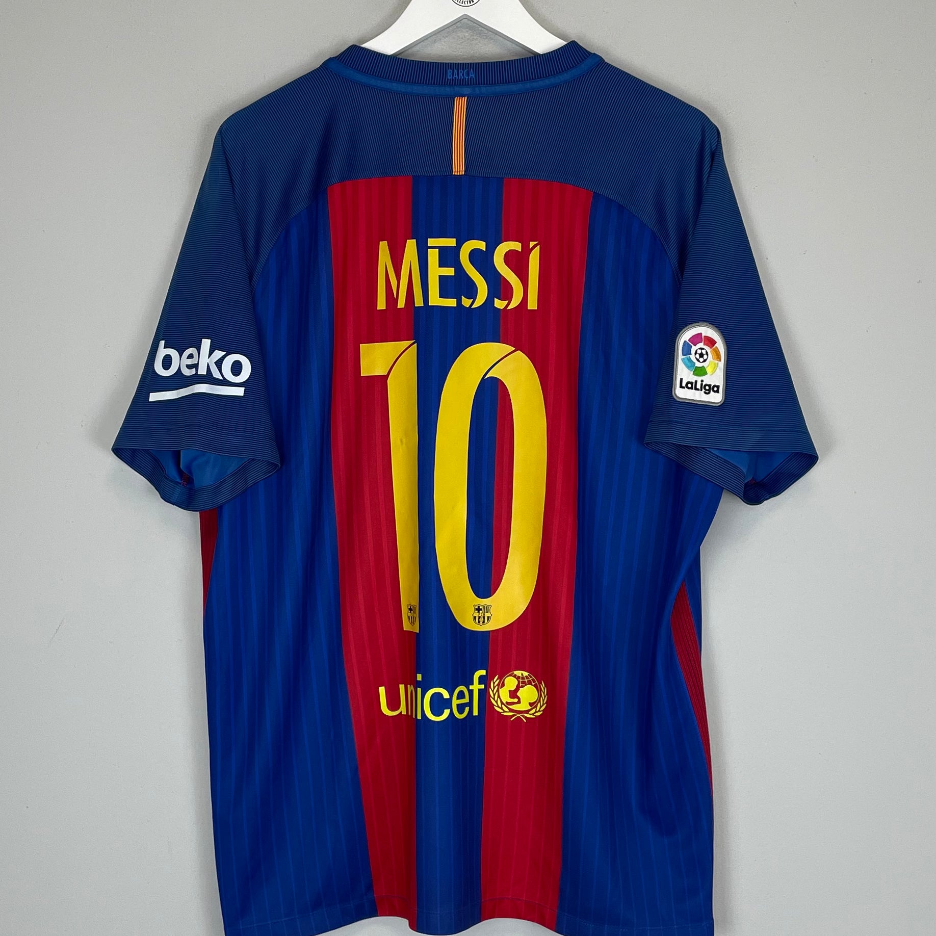 Shop 2016/17 BARCELONA MESSI #10 HOME SHIRT (XL) NIKE, classic football shirts, vintage football shirts & retro soccer jerseys at Cult Kits