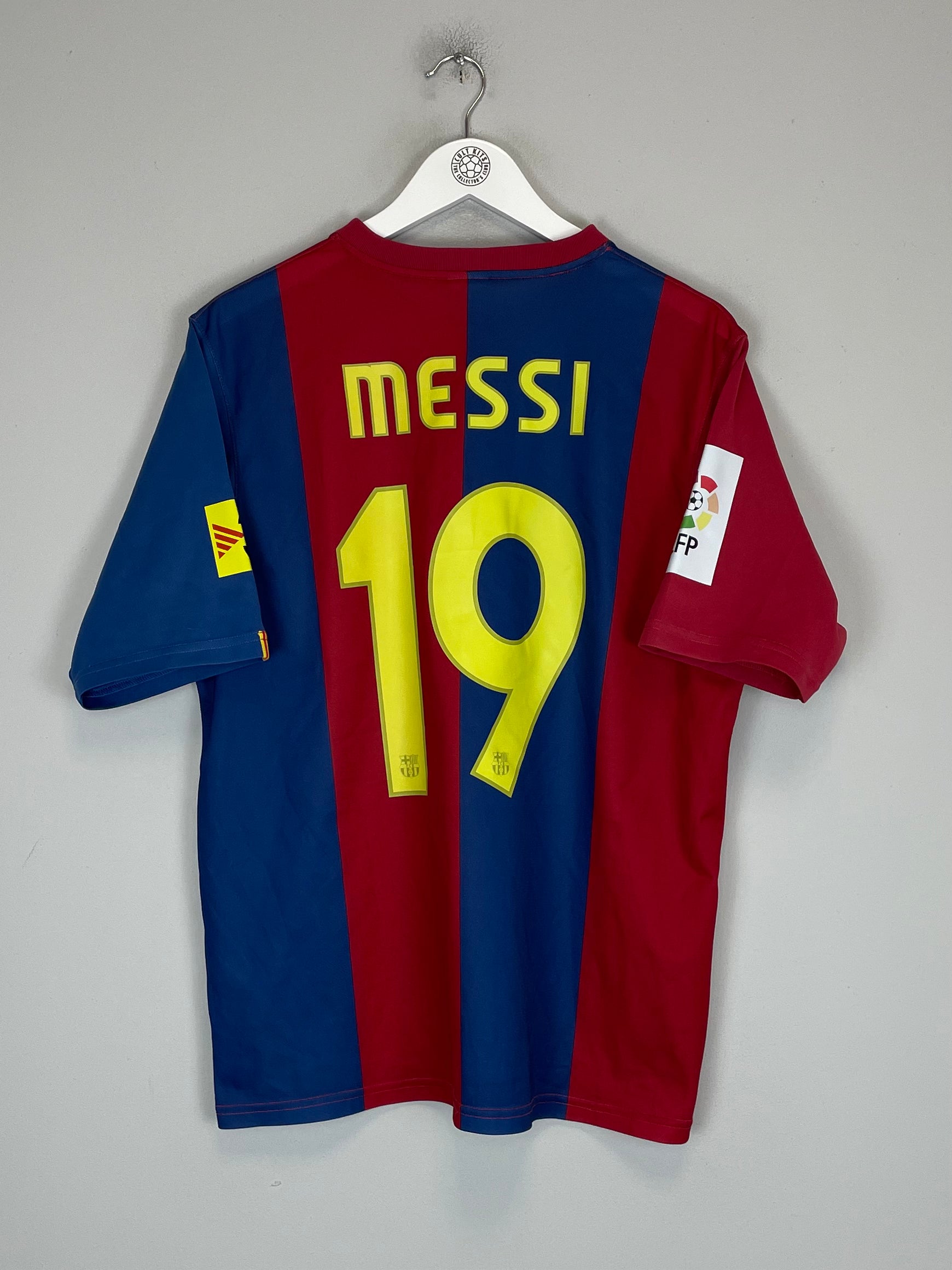 Shop 2006/07 BARCELONA MESSI #19 HOME SHIRT (L) NIKE BASIC, classic football shirts, vintage football shirts & retro soccer jerseys at Cult Kits