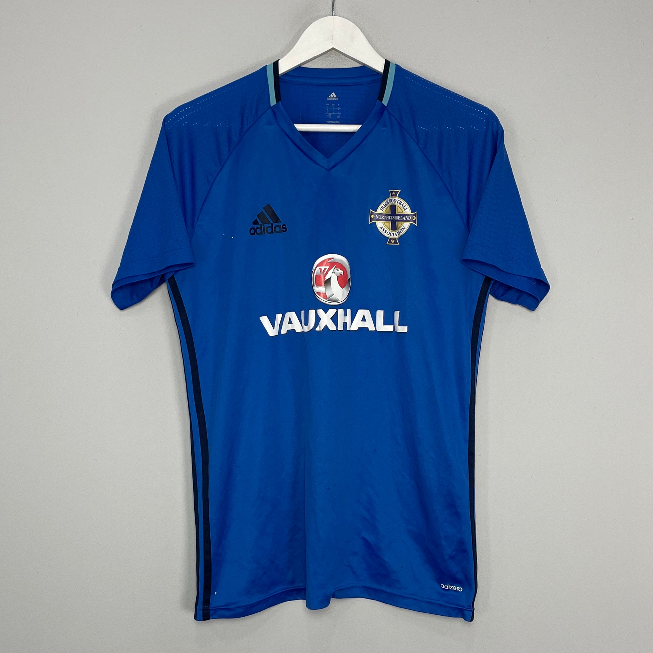 Shop 2016/17 NORTHERN IRELAND TRAINING SHIRT (L) ADIDAS, classic football shirts, vintage football shirts & retro soccer jerseys at Cult Kits