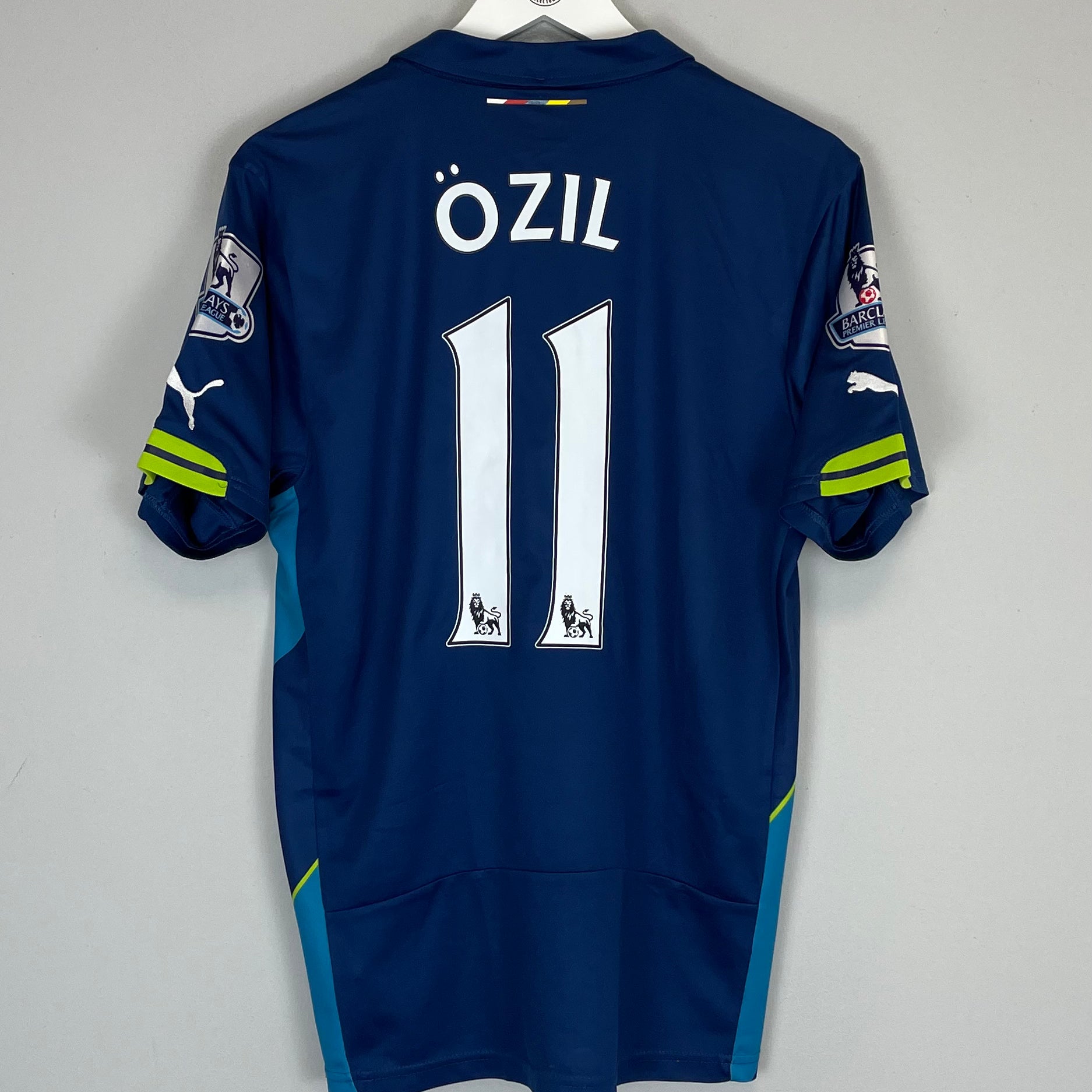Shop 2014/15 ARSENAL OZIL #11 THIRD SHIRT (M) PUMA, classic football shirts, vintage football shirts & retro soccer jerseys at Cult Kits