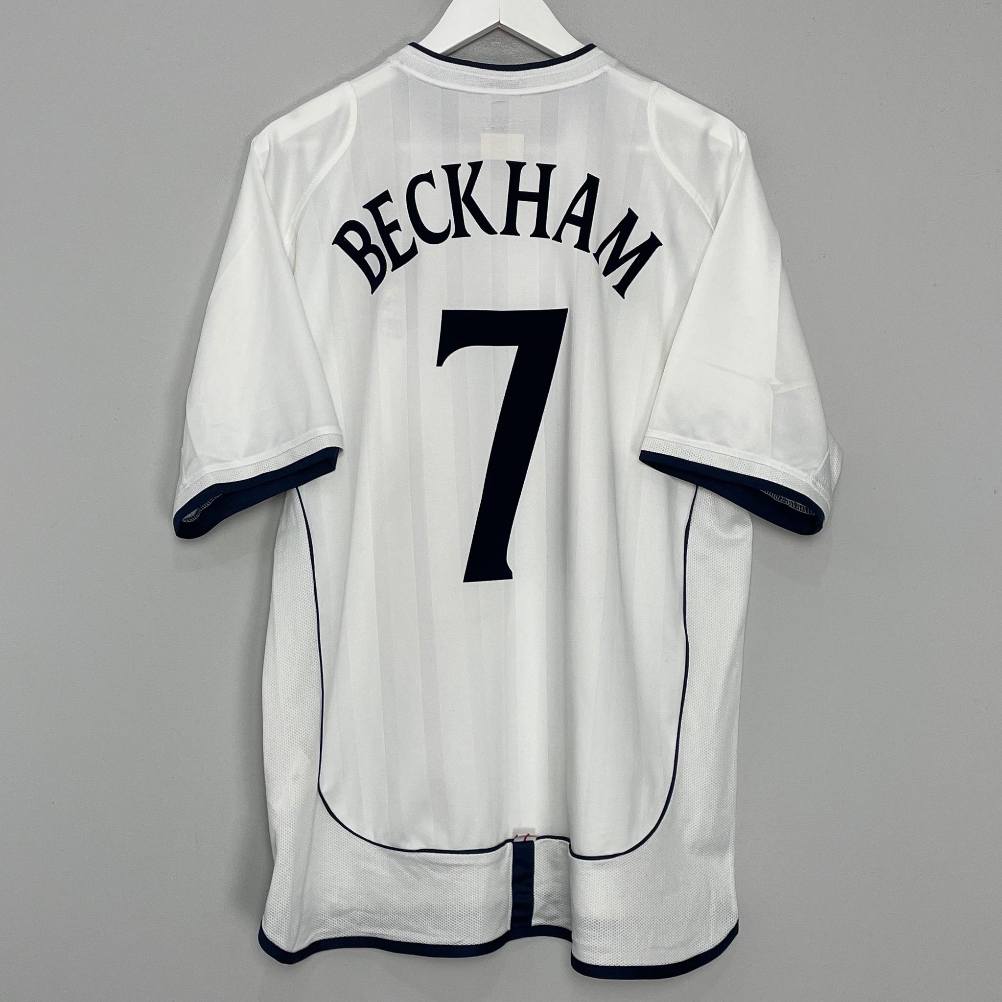 Shop 2001/03 ENGLAND BECKHAM #7 HOME SHIRT (XL) UMBRO, classic football shirts, vintage football shirts & retro soccer jerseys at Cult Kits