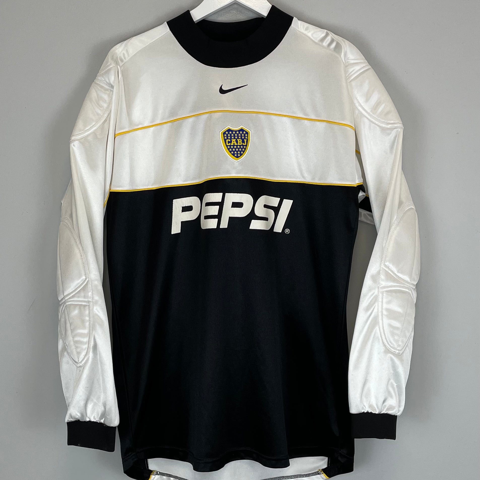 Shop 2003/04 BOCA JUNIORS GK SHIRT (L) NIKE, classic football shirts, vintage football shirts & retro soccer jerseys at Cult Kits