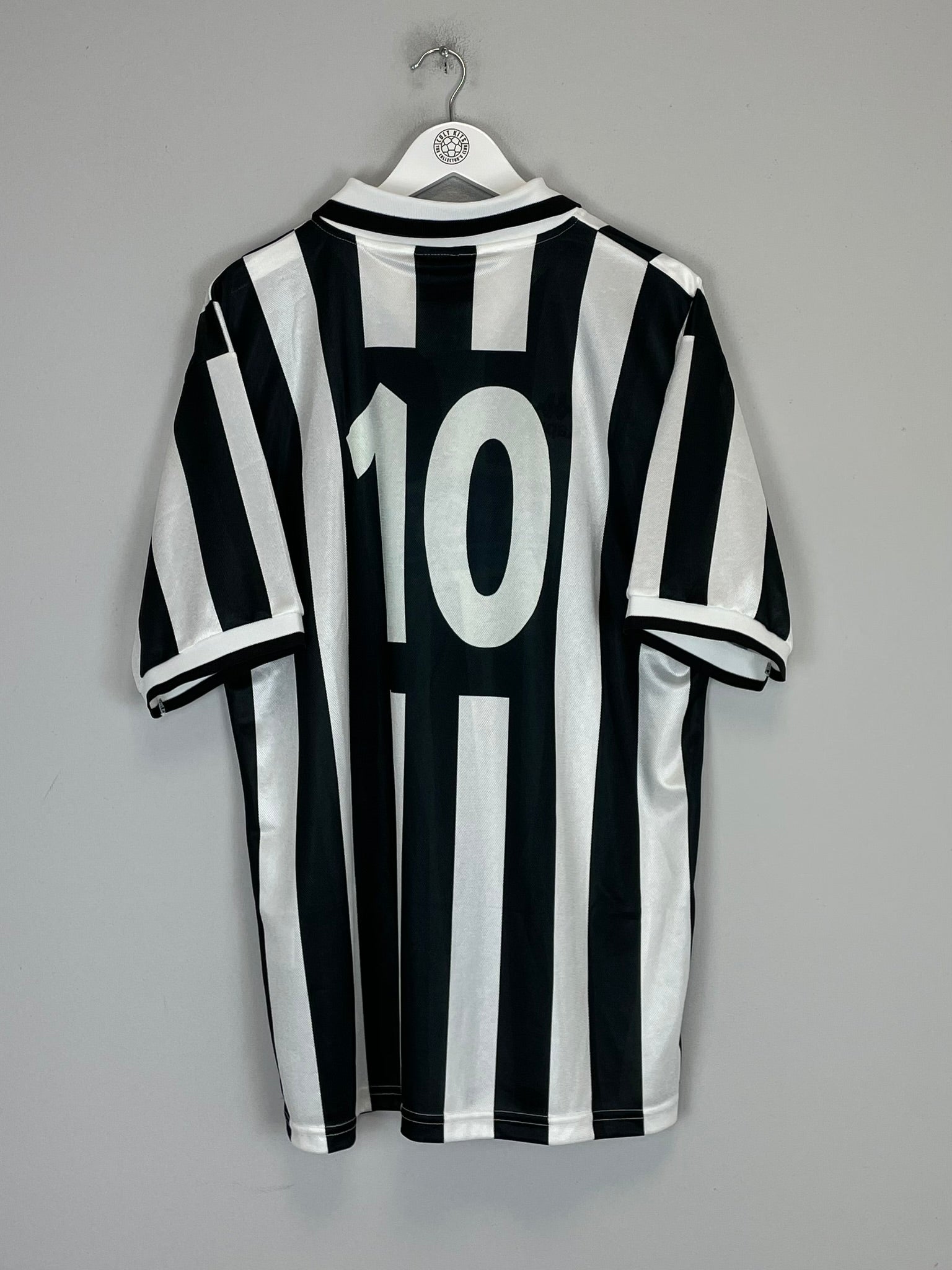 Shop 1994/95 JUVENTUS #10 HOME SHIRT (XL) KAPPA, classic football shirts, vintage football shirts & retro soccer jerseys at Cult Kits