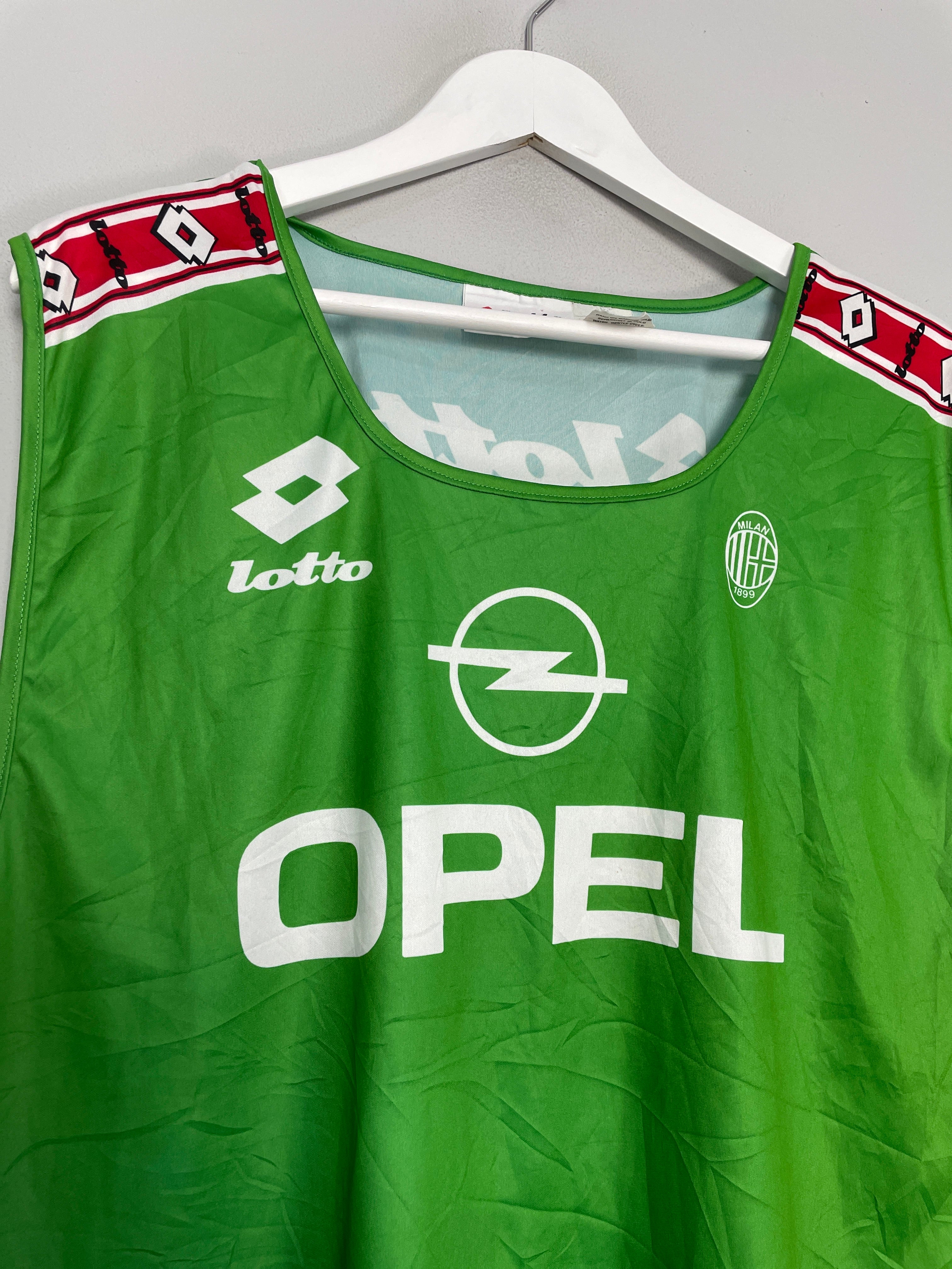Shop 1994/95 AC MILAN TRAINING SHIRT (XL) LOTTO, classic football shirts, vintage football shirts & retro soccer jerseys at Cult Kits