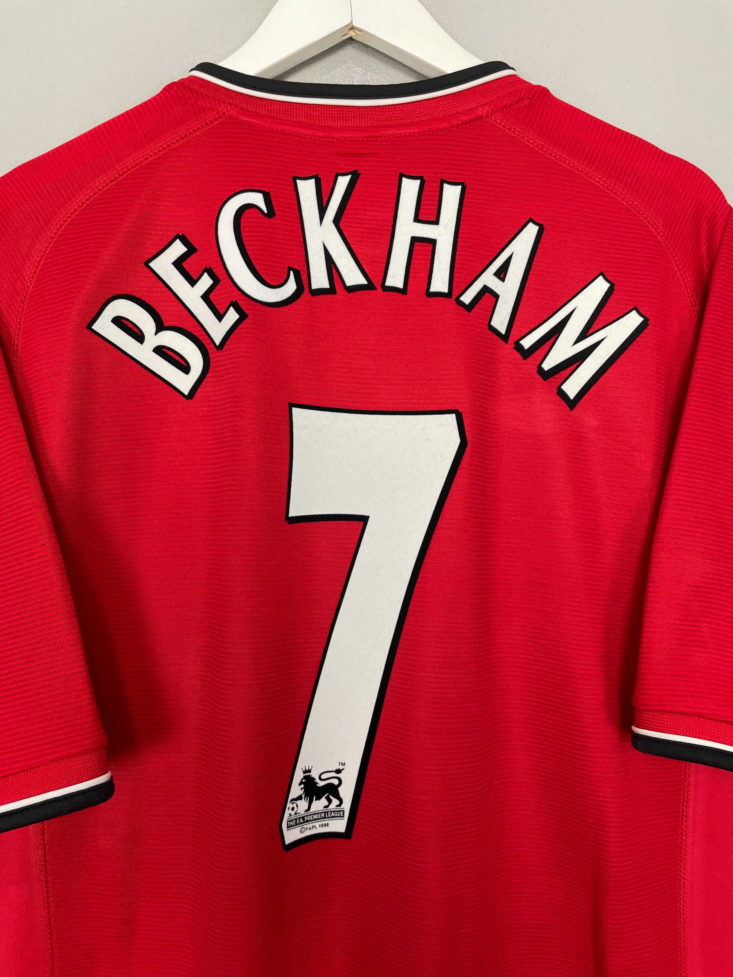 Shop 2000/02 MANCHESTER UNITED BECKHAM #7 HOME SHIRT (XL) UMBRO, classic football shirts, vintage football shirts & retro soccer jerseys at Cult Kits
