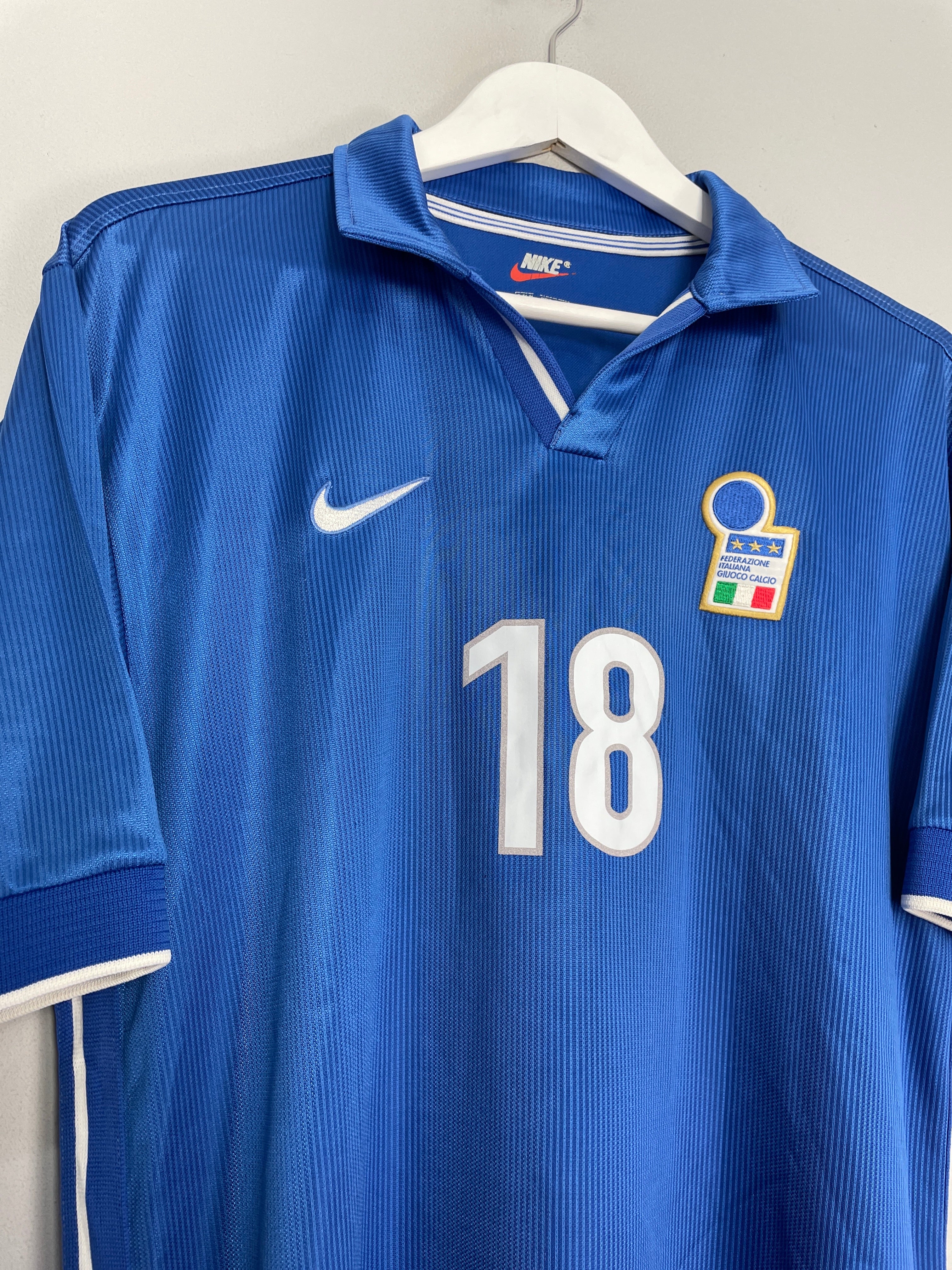 Shop 1997/98 ITALY BAGGIO #18 HOME SHIRT (M) NIKE, classic football shirts, vintage football shirts & retro soccer jerseys at Cult Kits