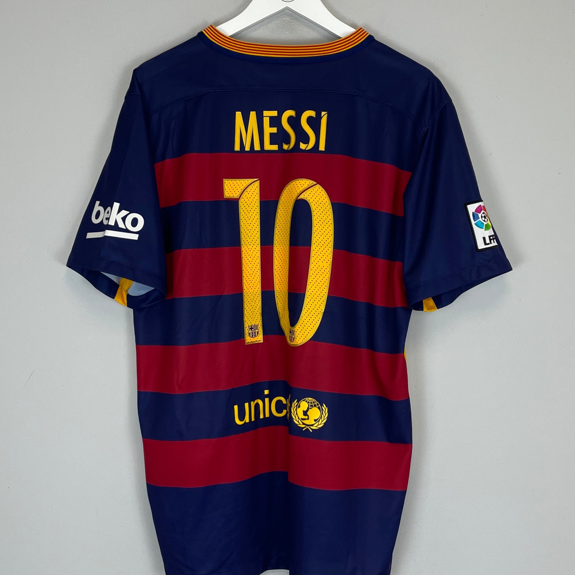 Shop 2015/16 BARCELONA MESSI #10 HOME SHIRT (XL) NIKE, classic football shirts, vintage football shirts & retro soccer jerseys at Cult Kits