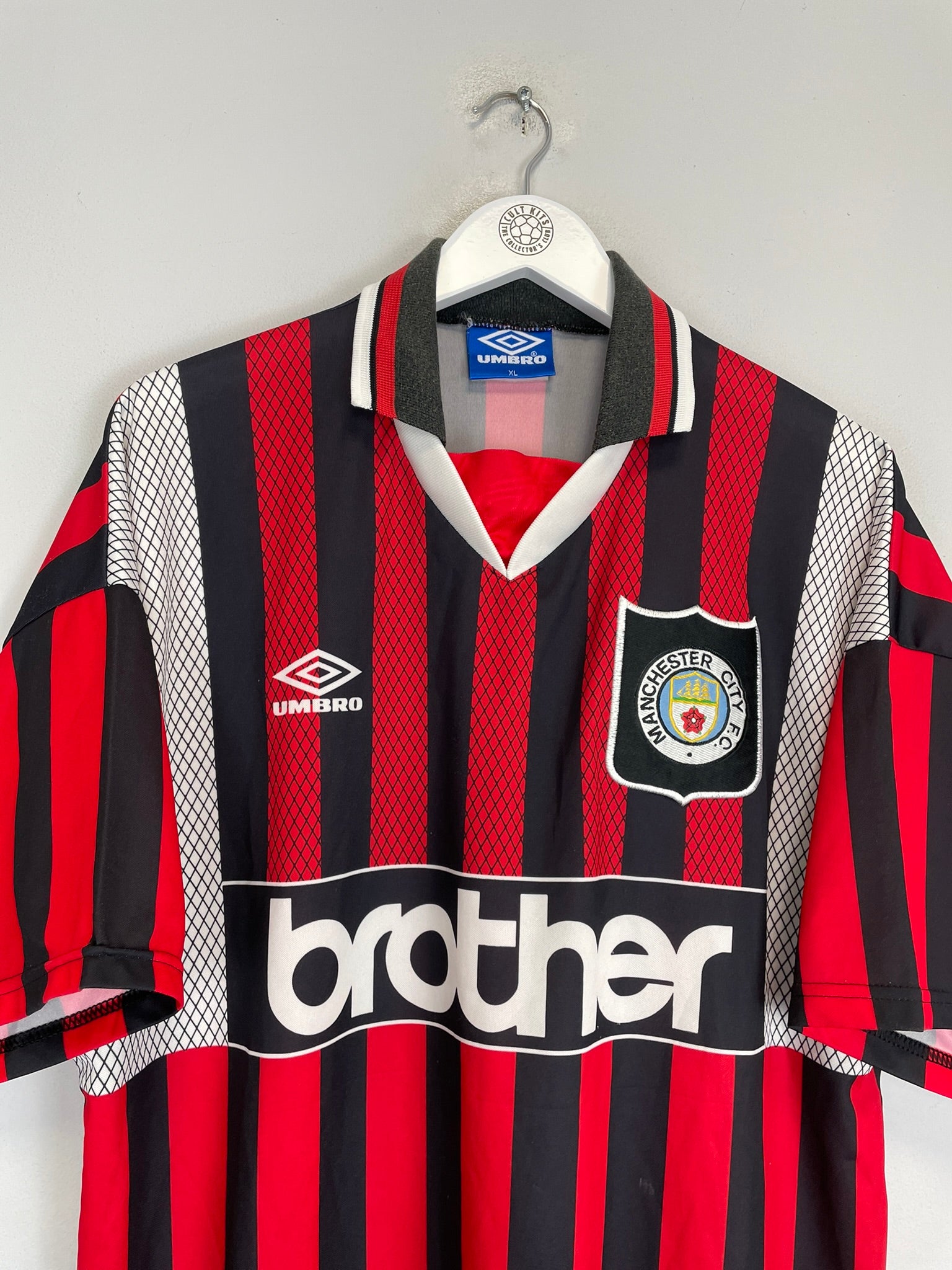 Shop 1994/96 MANCHESTER CITY AWAY SHIRT (XL) UMBRO, classic football shirts, vintage football shirts & retro soccer jerseys at Cult Kits