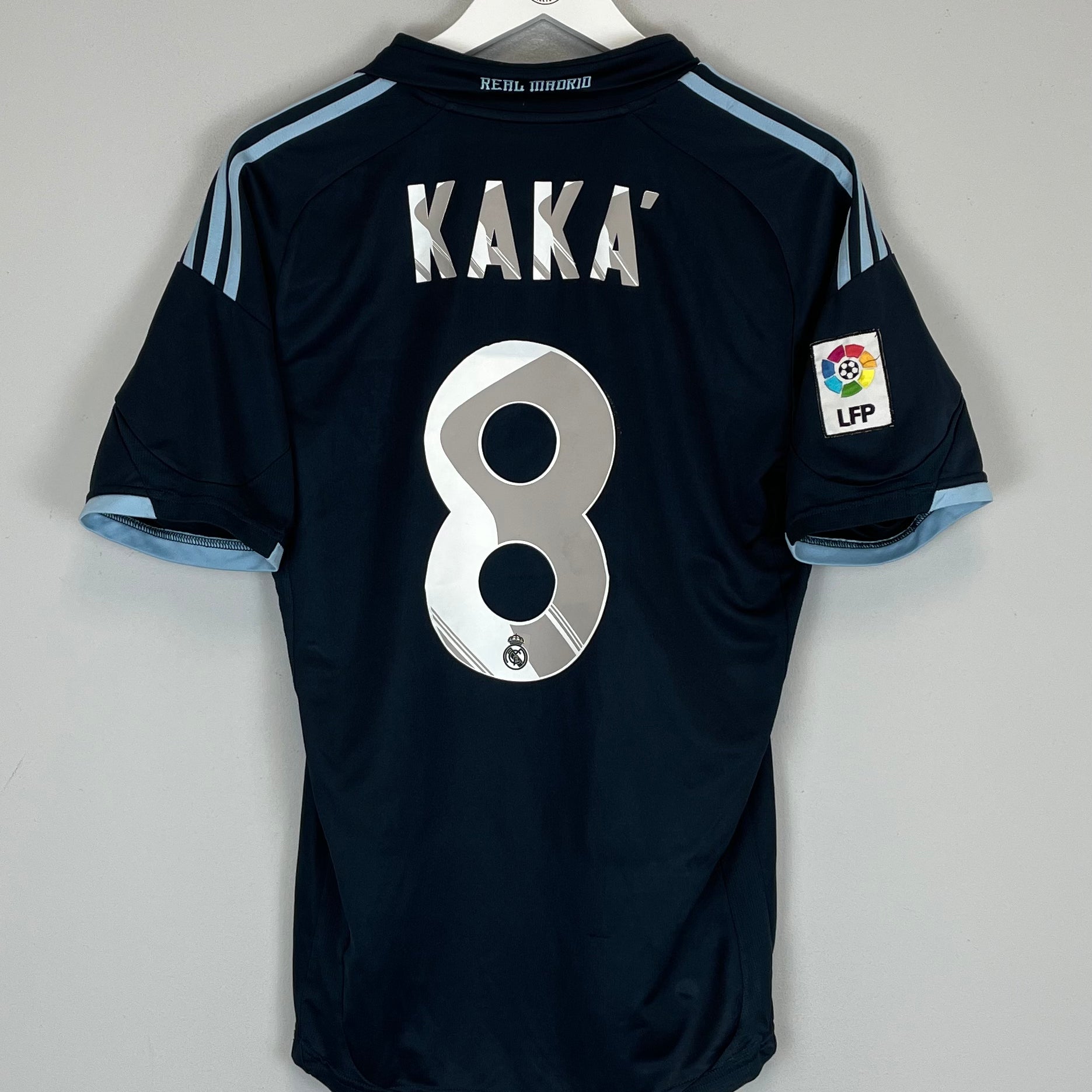 Real Madrid Kaka 8番 シャツ 黒 adidas 2009/10 REAL MADRID KAKA #8 THIRD SHIRT (M) ADIDAS – Cult Kits