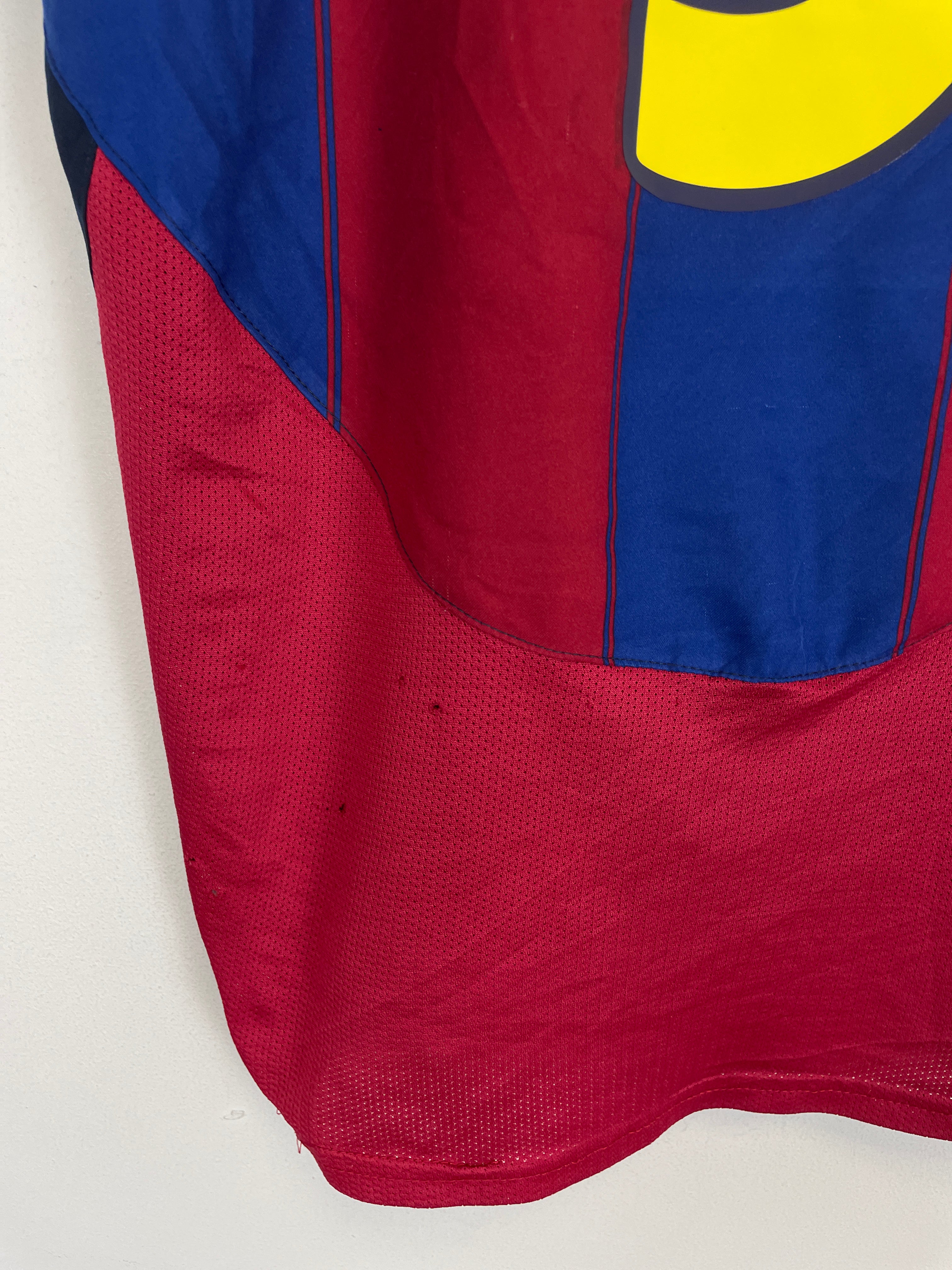 Shop 2003/04 BARCELONA KLUIVERT #9 HOME SHIRT (M) NIKE, classic football shirts, vintage football shirts & retro soccer jerseys at Cult Kits
