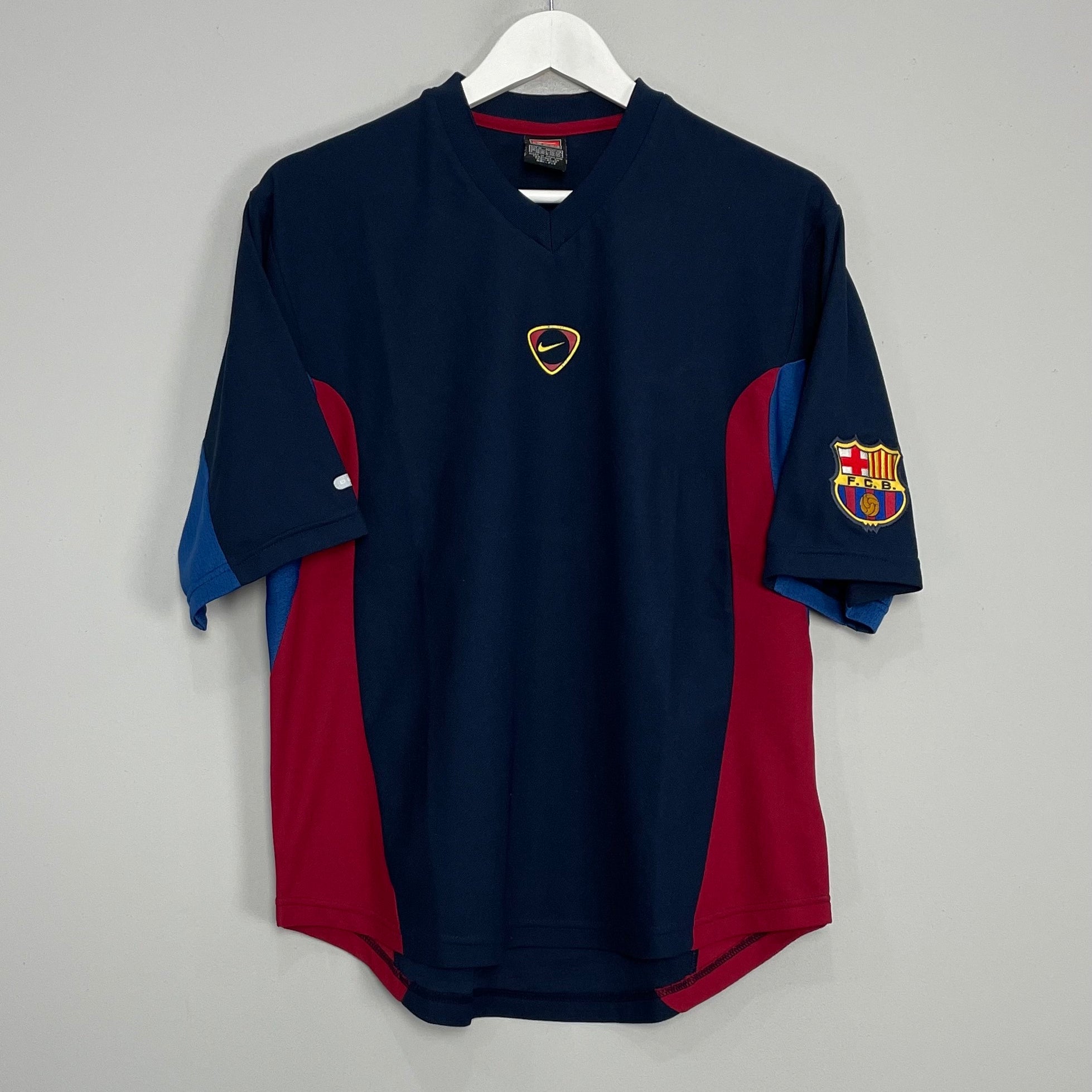 Shop 2000/01 BARCELONA TRAINING SHIRT (M) NIKE, classic football shirts, vintage football shirts & retro soccer jerseys at Cult Kits