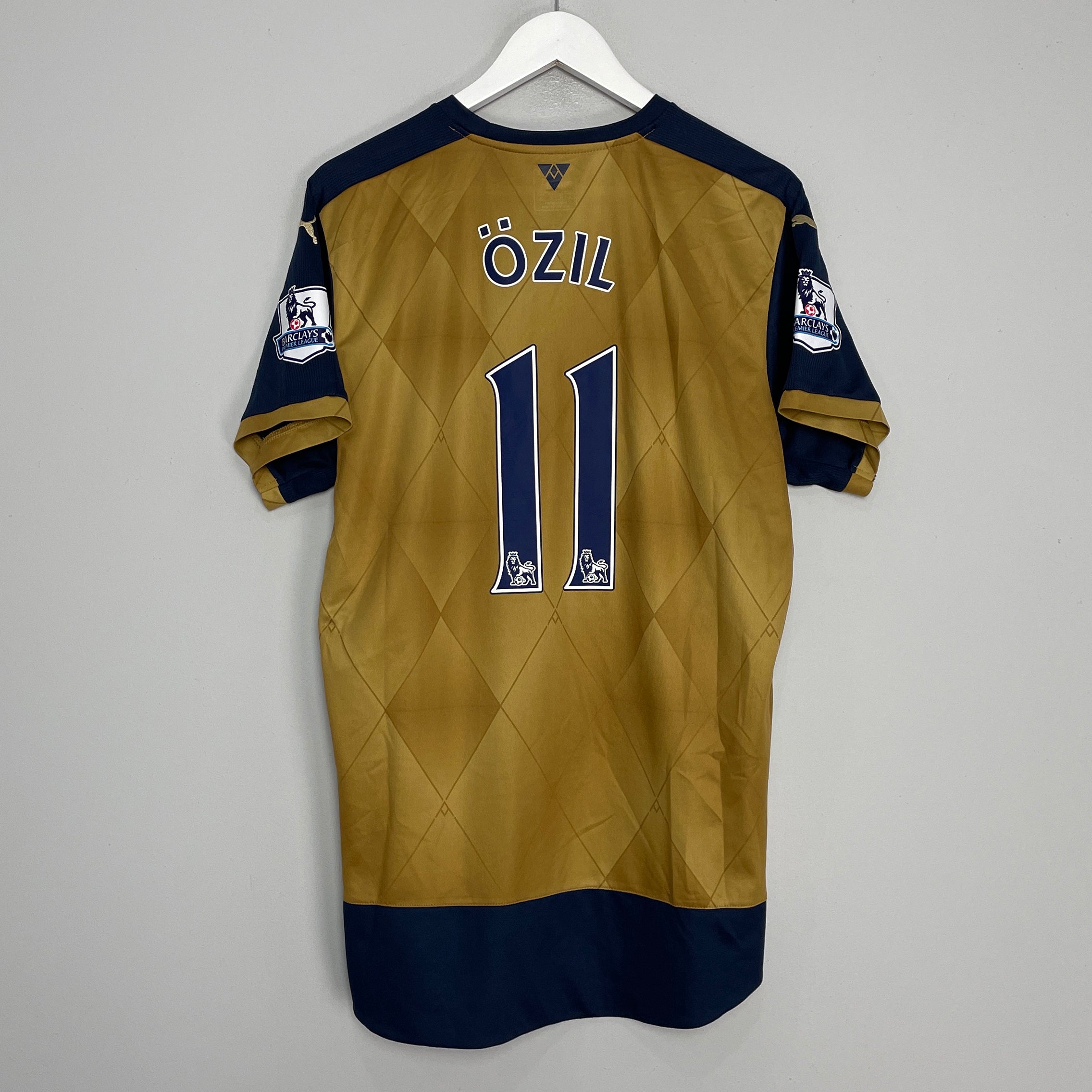 Shop 2015/16 ARSENAL OZIL #11 AWAY SHIRT (XL) PUMA, classic football shirts, vintage football shirts & retro soccer jerseys at Cult Kits