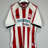 Shop 2001/02 OLYMPIAKOS HOME SHIRT (XL) UMBRO, classic football shirts, vintage football shirts & retro soccer jerseys at Cult Kits