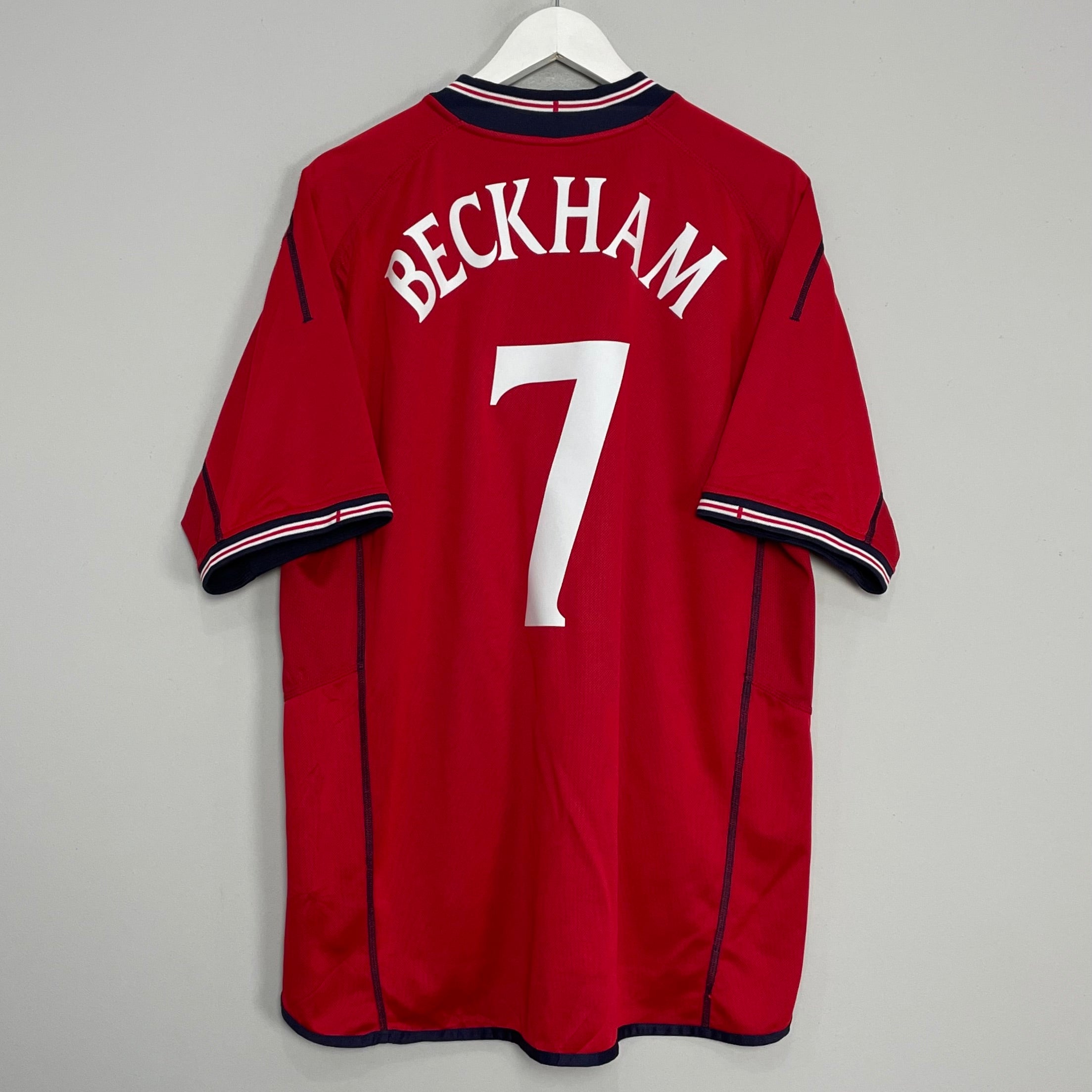Shop 2002/04 ENGLAND BECKHAM #7 AWAY SHIRT (XL) UMBRO, classic football shirts, vintage football shirts & retro soccer jerseys at Cult Kits
