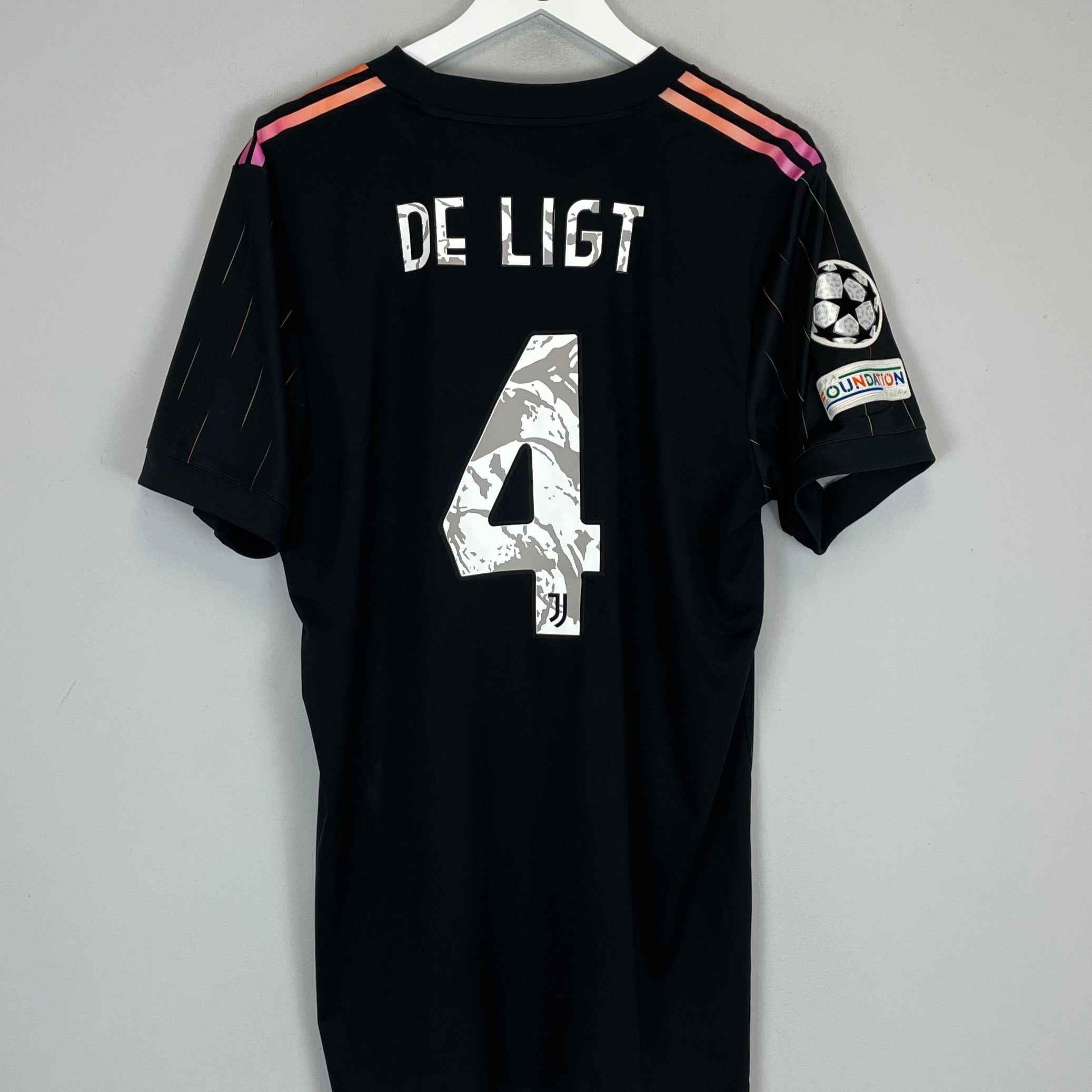 Shop 2021/22 JUVENTUS DE LIGT #4 C/L AWAY SHIRT (XL) ADIDAS, classic football shirts, vintage football shirts & retro soccer jerseys at Cult Kits